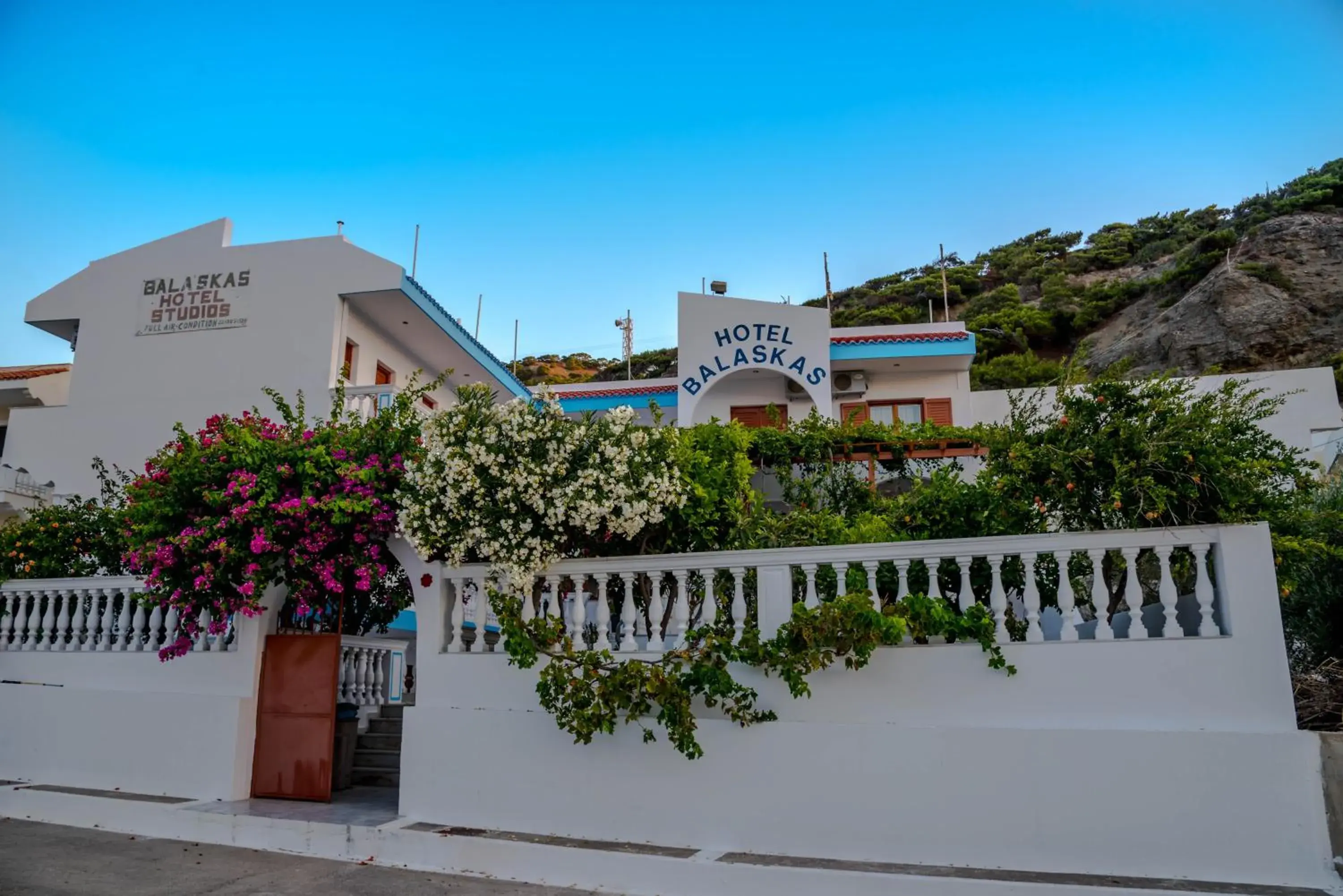 Facade/entrance in Balaskas Hotel Facade/entrance in Balaskas Hotel