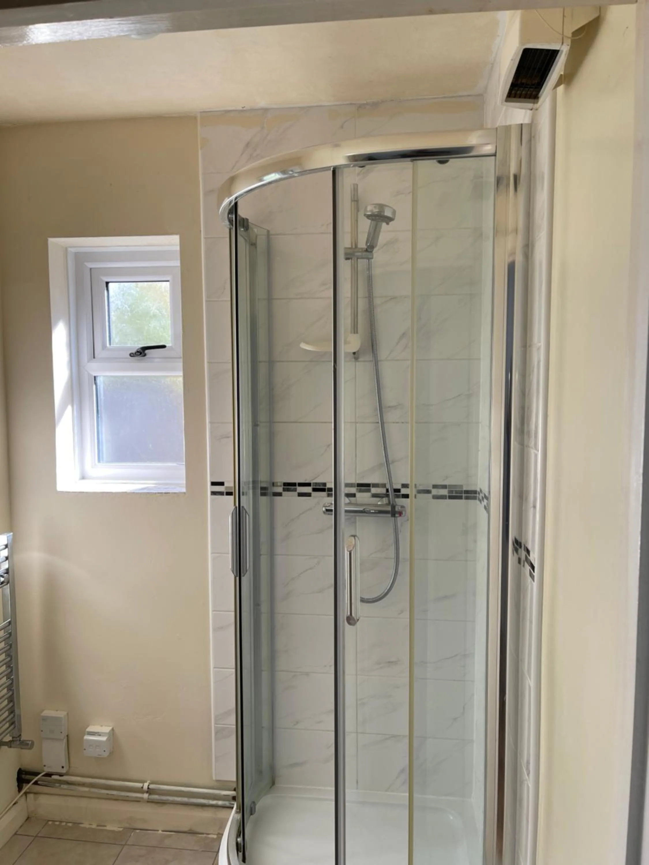 Shower in Hollybush Guest House