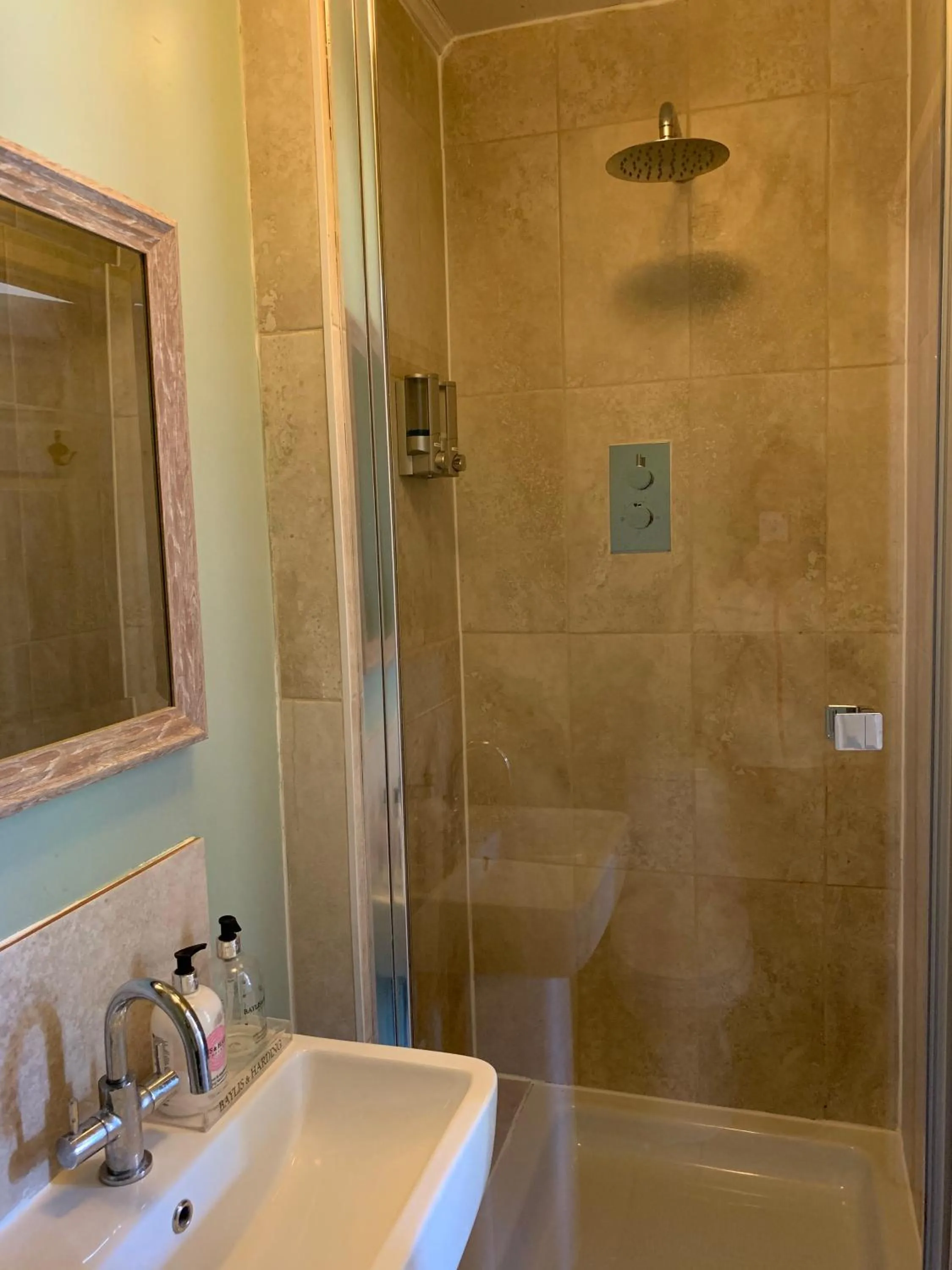 Shower in Hollybush Guest House