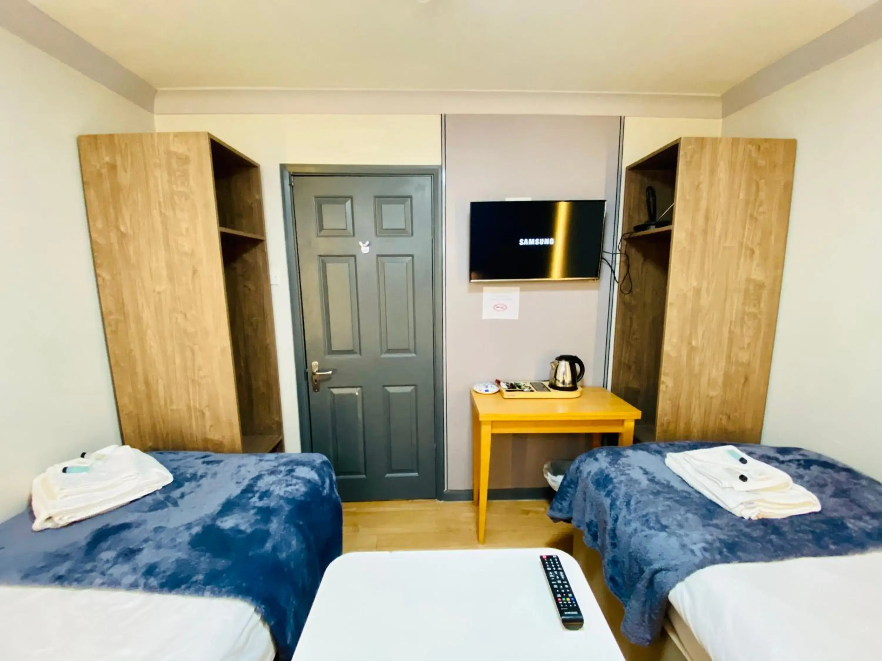 Standard Twin Room with Shared Bathroom in Hollybush Guest House Standard Twin Room with Shared Bathroom in Hollybush Guest House