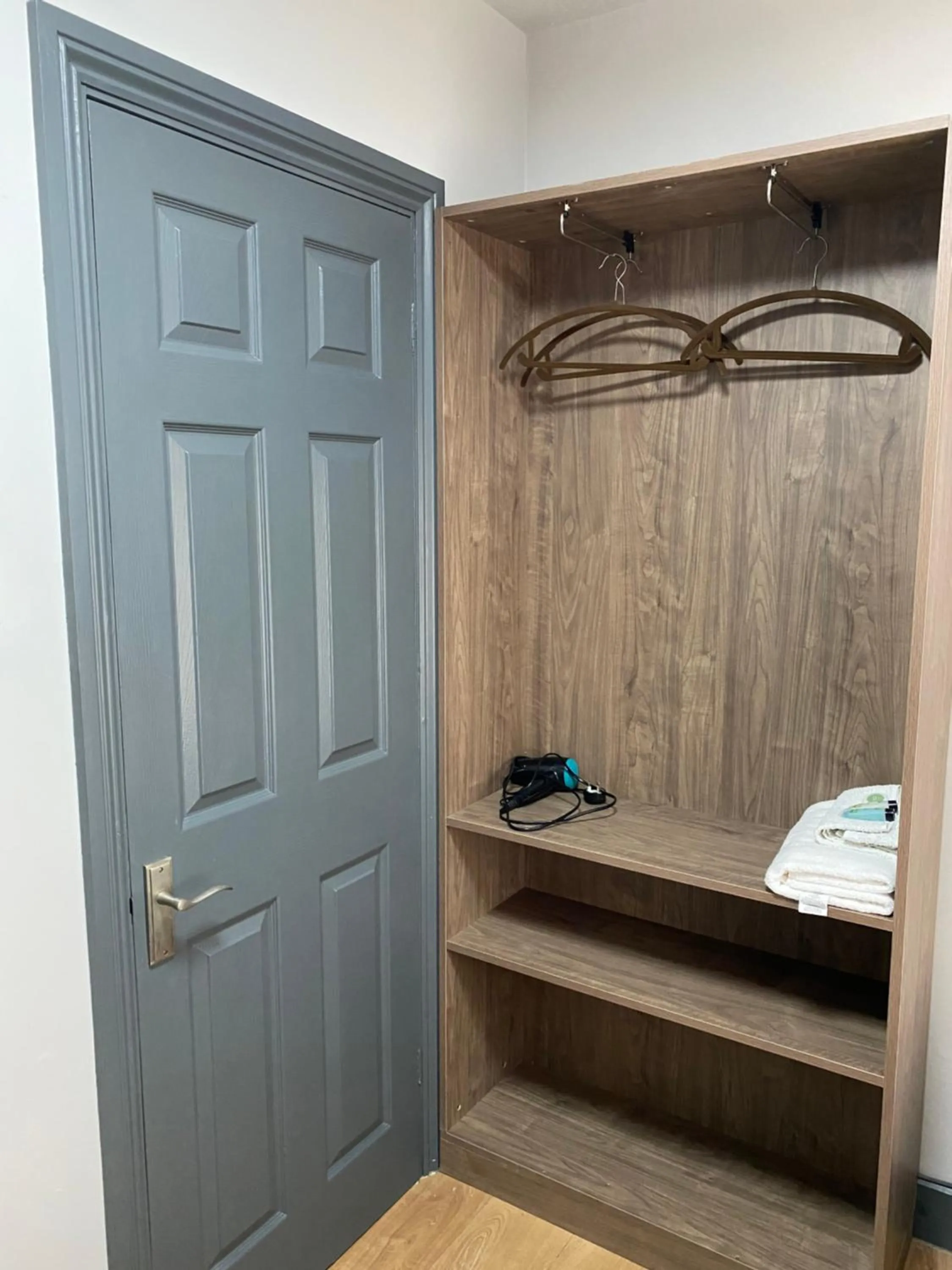 hair dryier in Hollybush Guest House