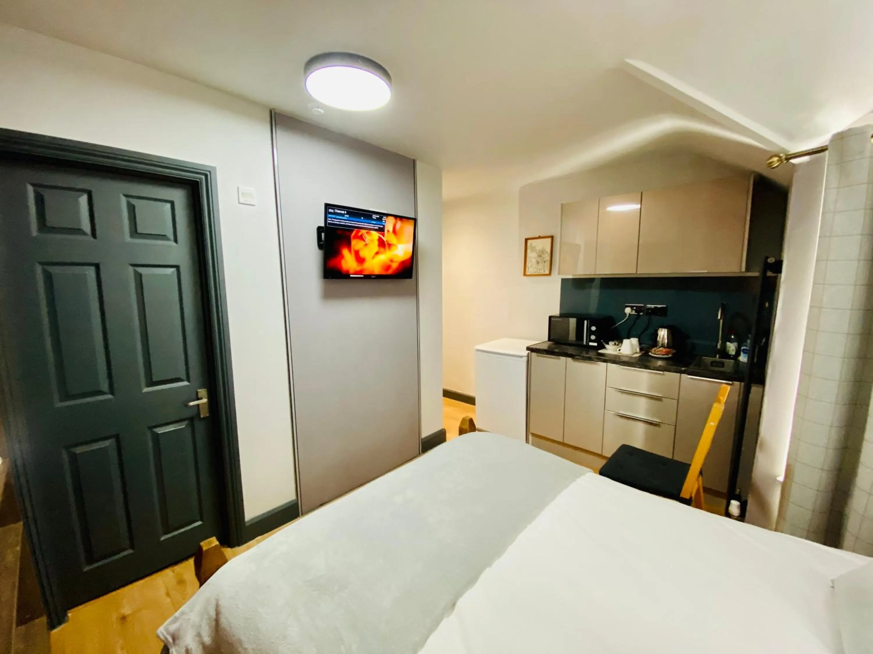 Bed in Hollybush Guest House