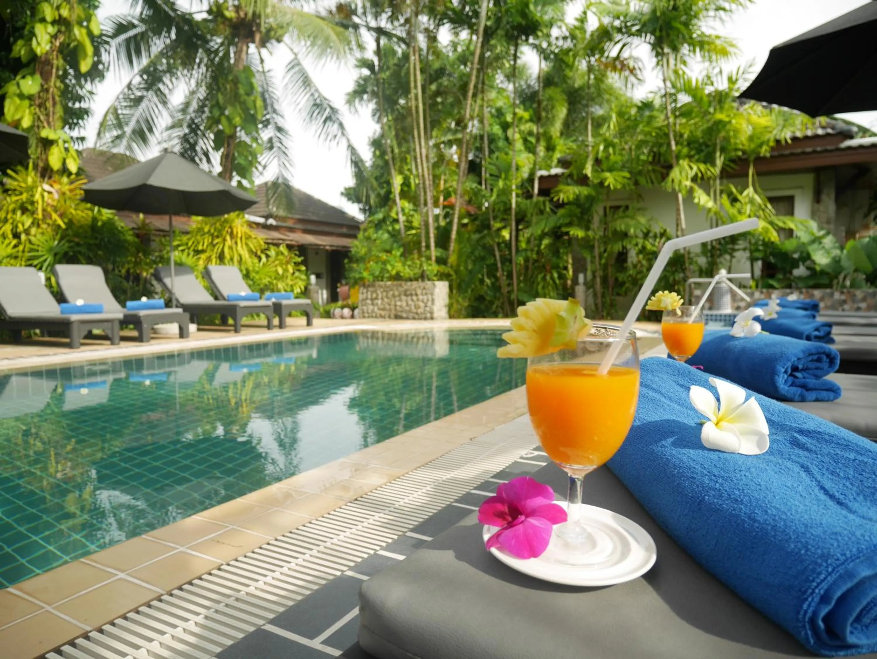 Food and drinks in Bangtao Beach Chalet Resort