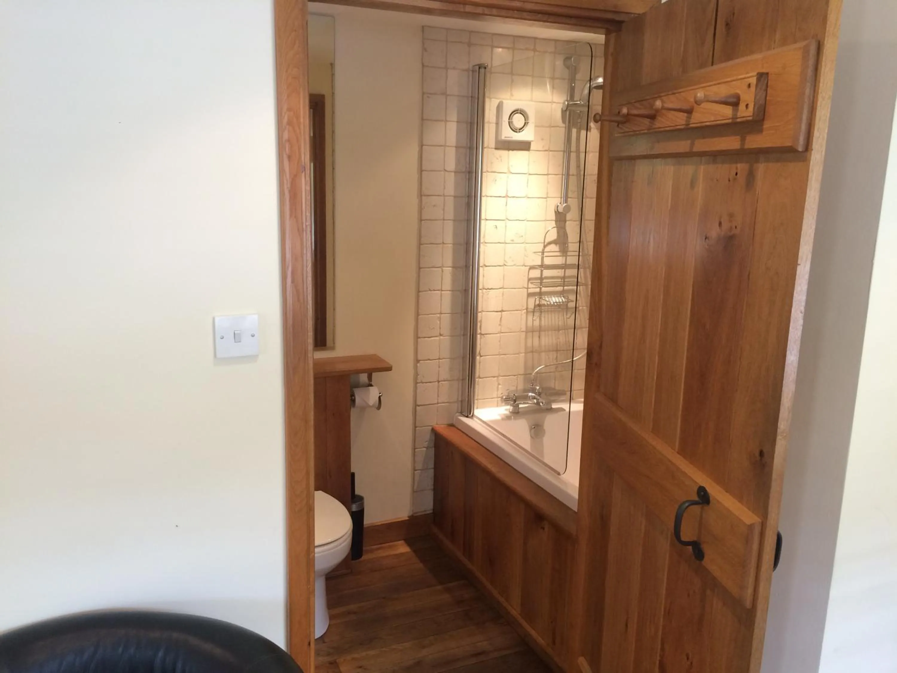 Large Double Room - Ground Floor in The Saracens Head Inn