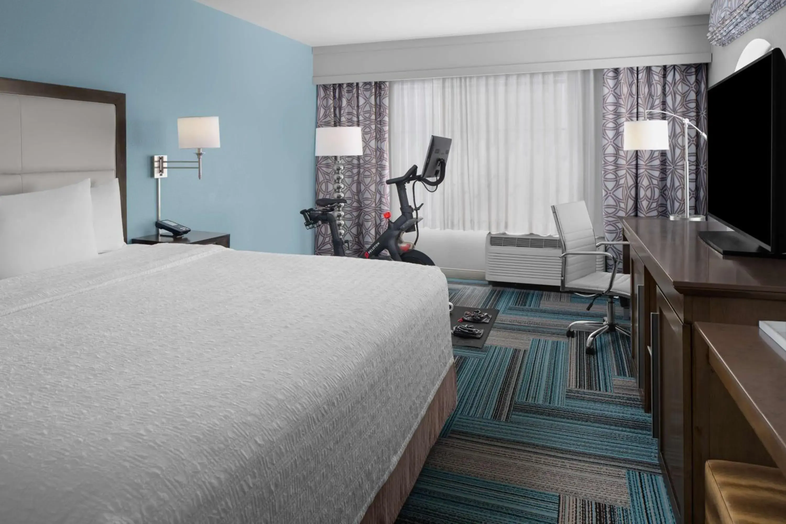 Bedroom, Bed in Hampton Inn San Diego Downtown Bedroom, Bed in Hampton Inn San Diego Downtown