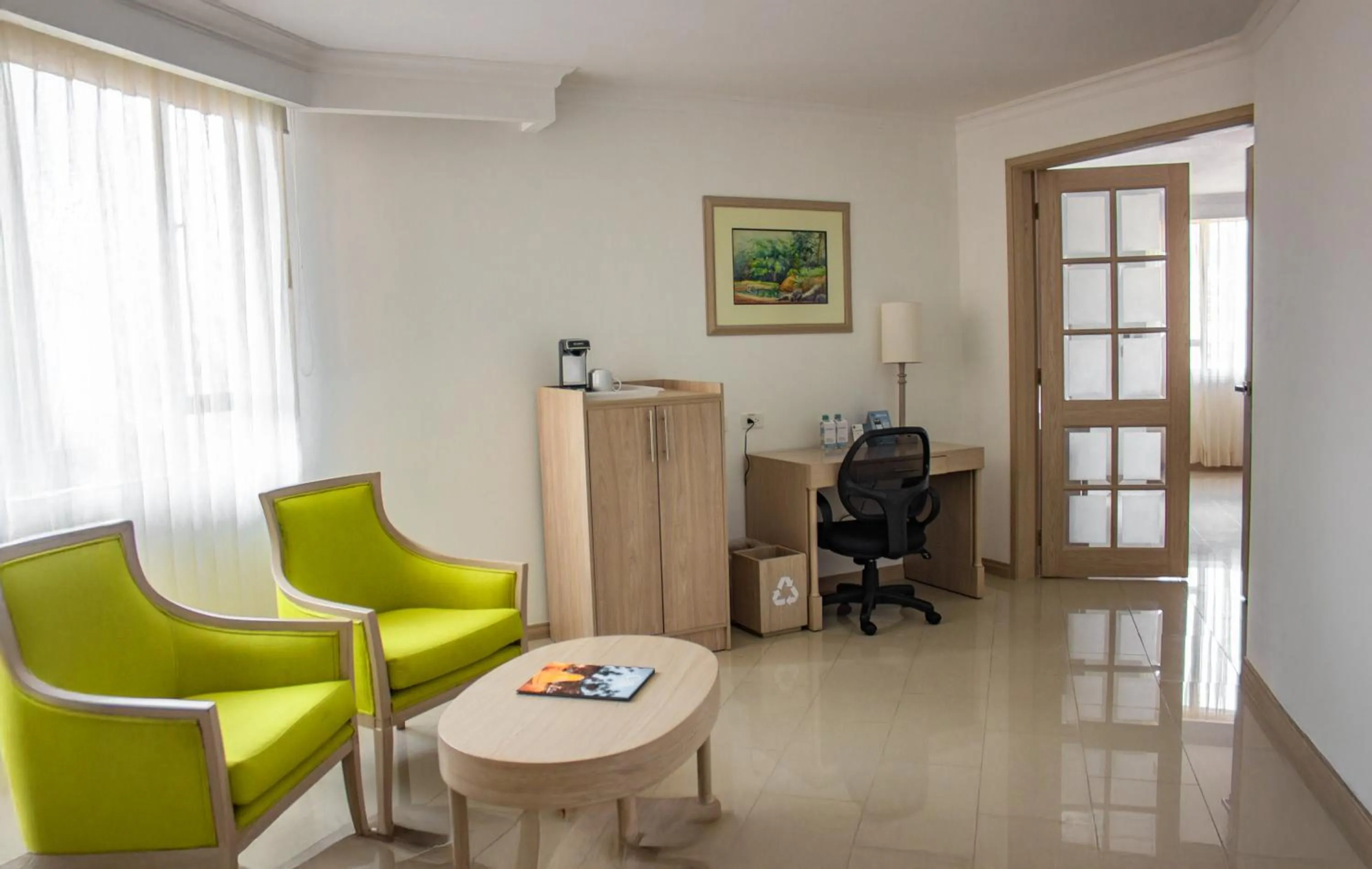 Seating area in Sonesta Hotel Cali