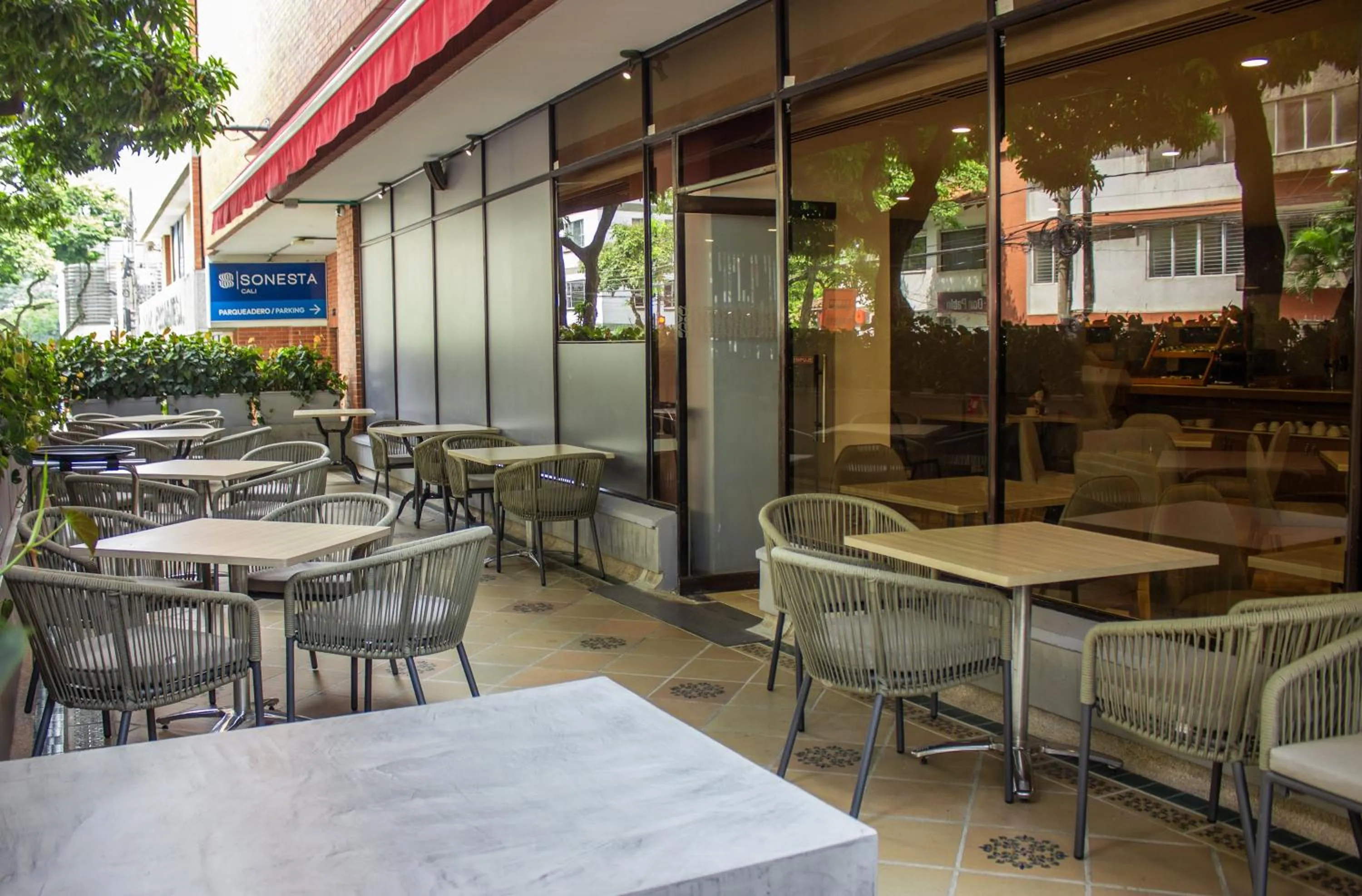 Restaurant/places to eat in Sonesta Hotel Cali