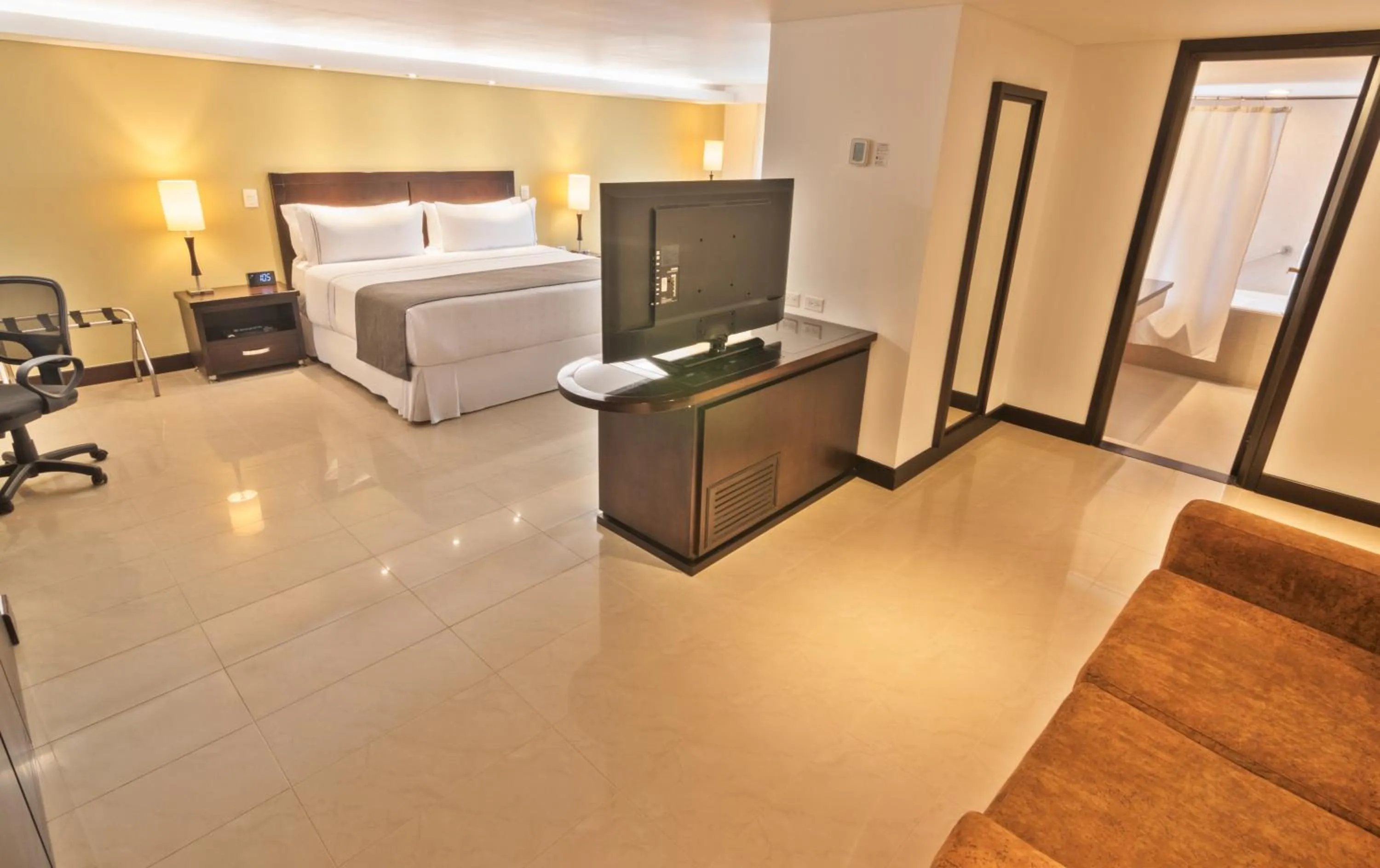 Photo of the whole room, Bed in Sonesta Hotel Cali