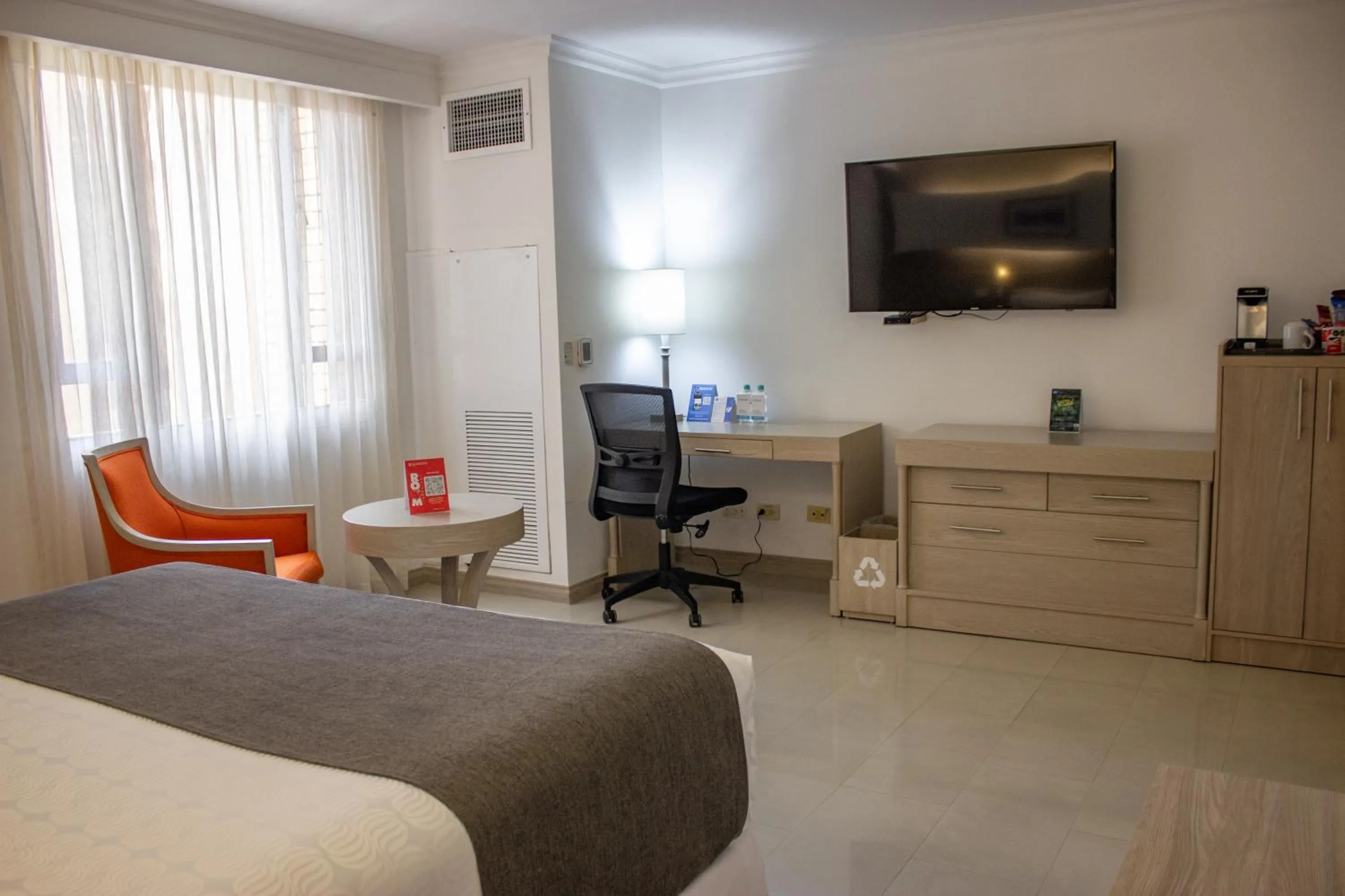 TV and multimedia, Bed in Sonesta Hotel Cali