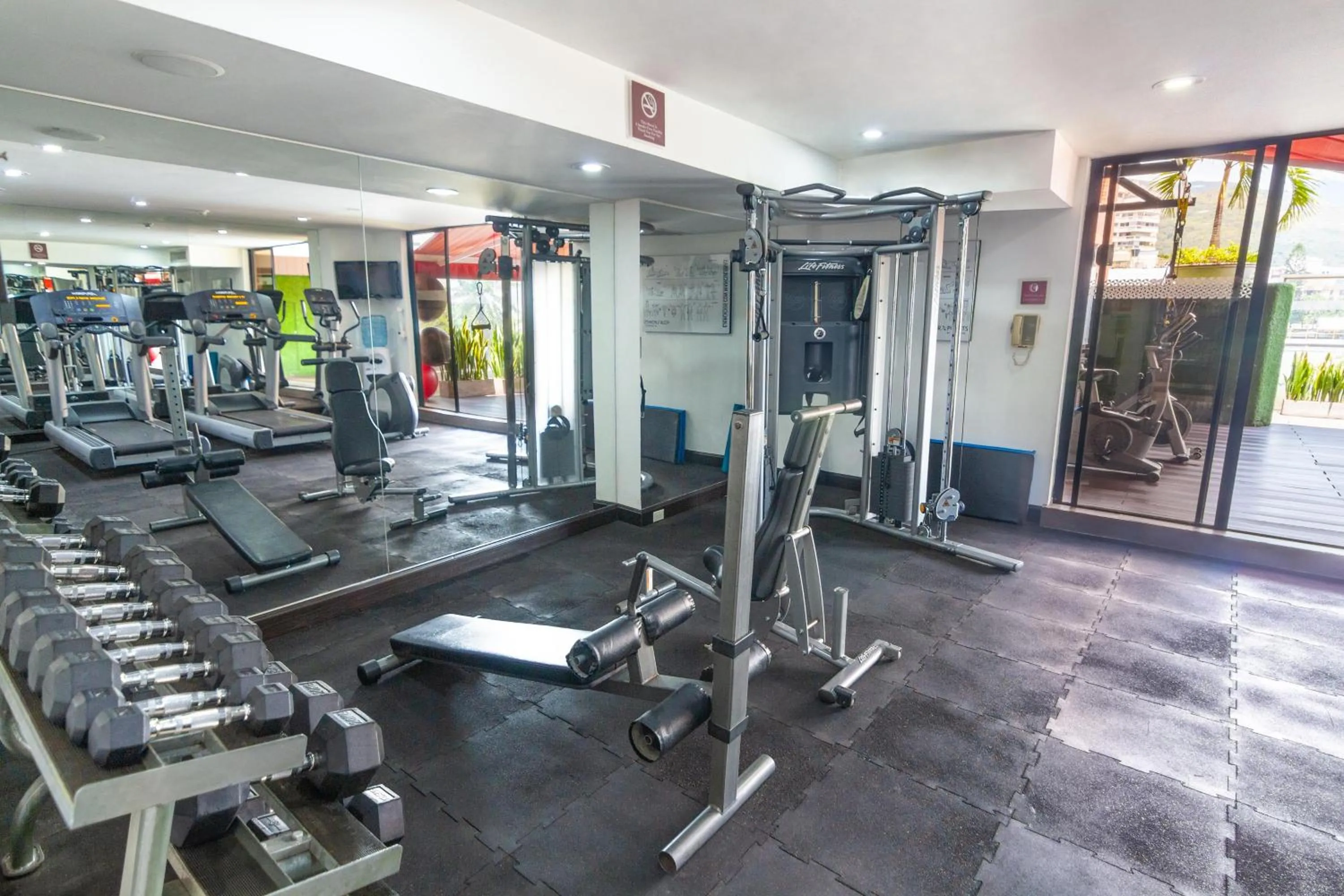 Fitness centre/facilities in Sonesta Hotel Cali