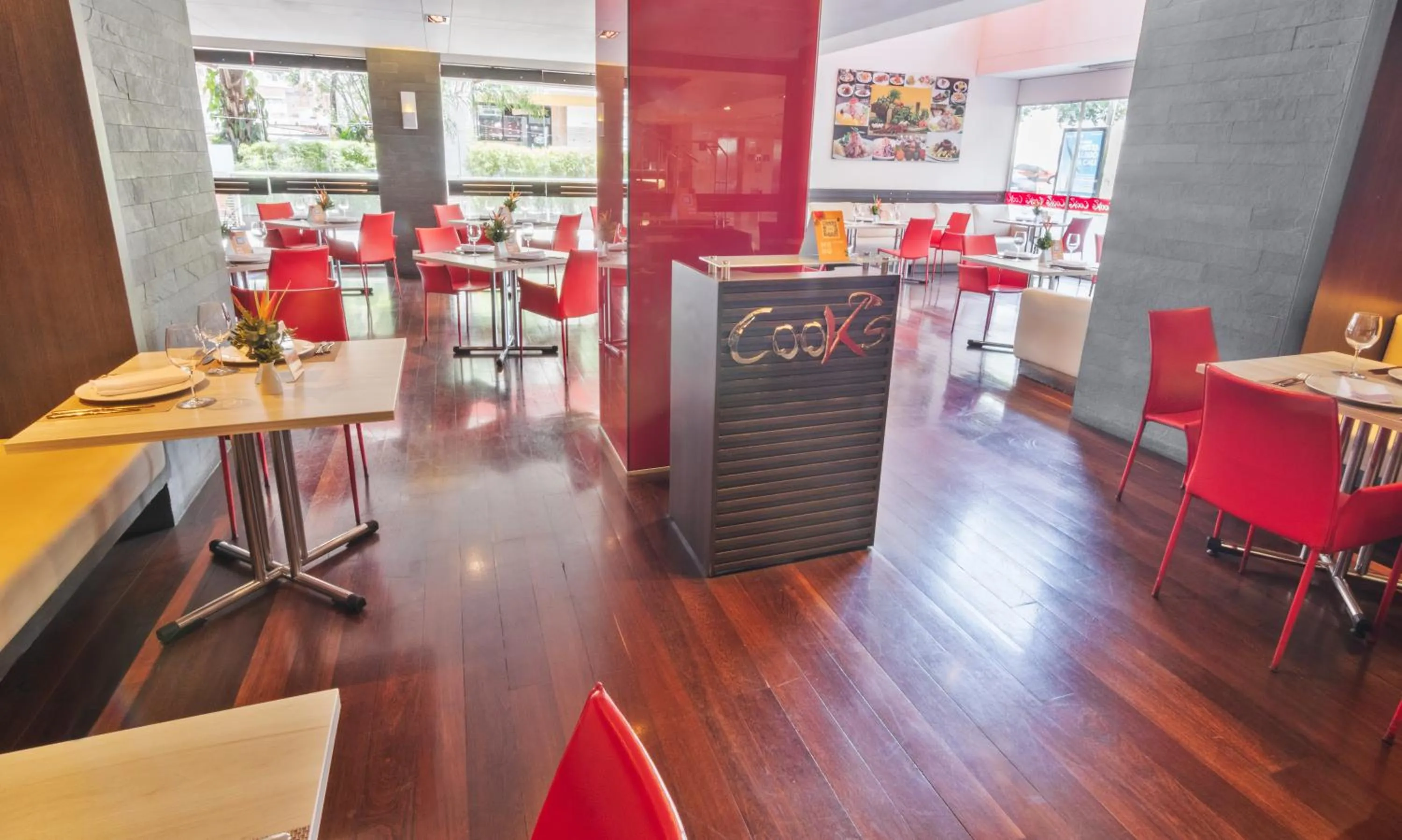 Restaurant/places to eat in Sonesta Hotel Cali