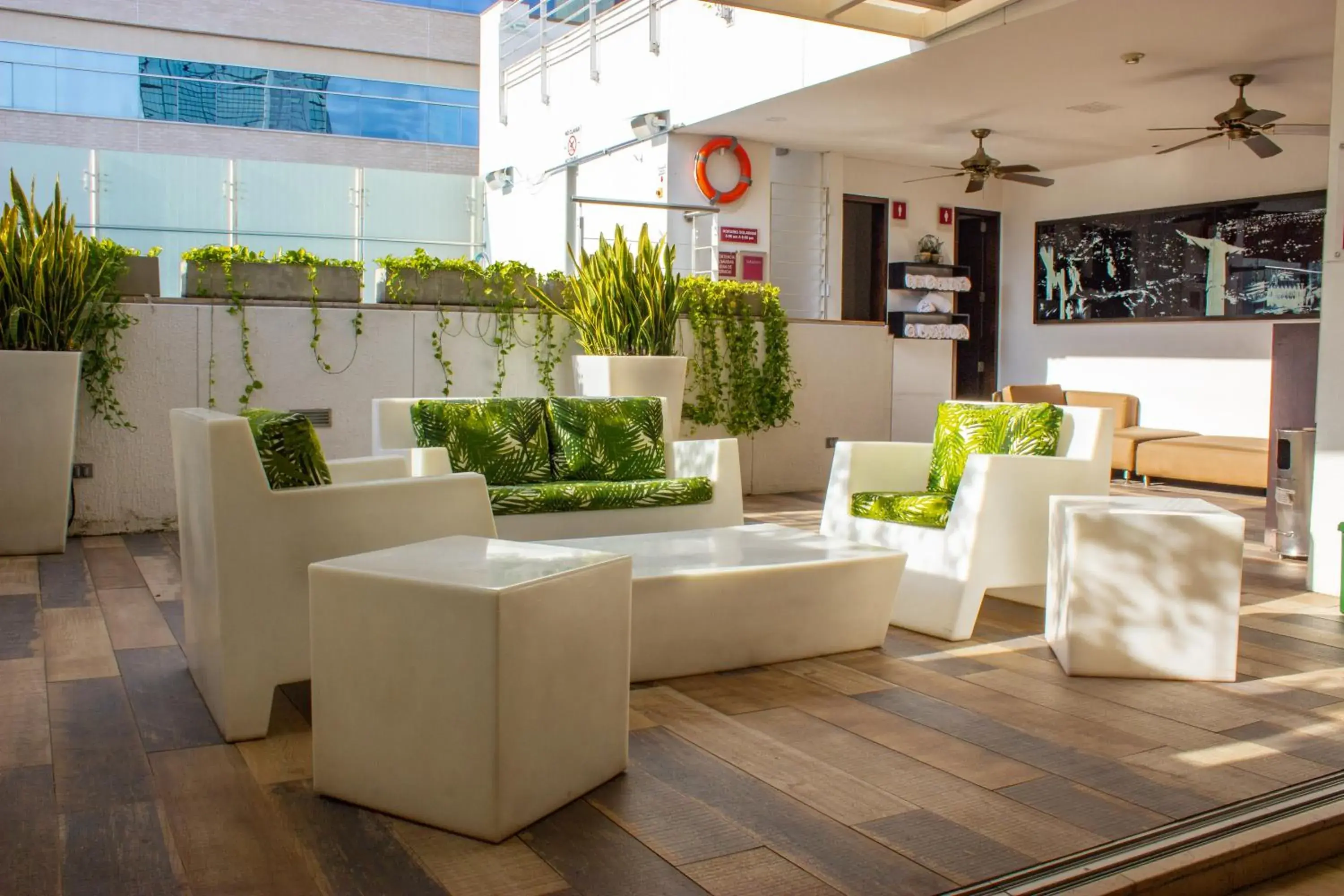 Swimming pool in Sonesta Hotel Cali Swimming pool in Sonesta Hotel Cali