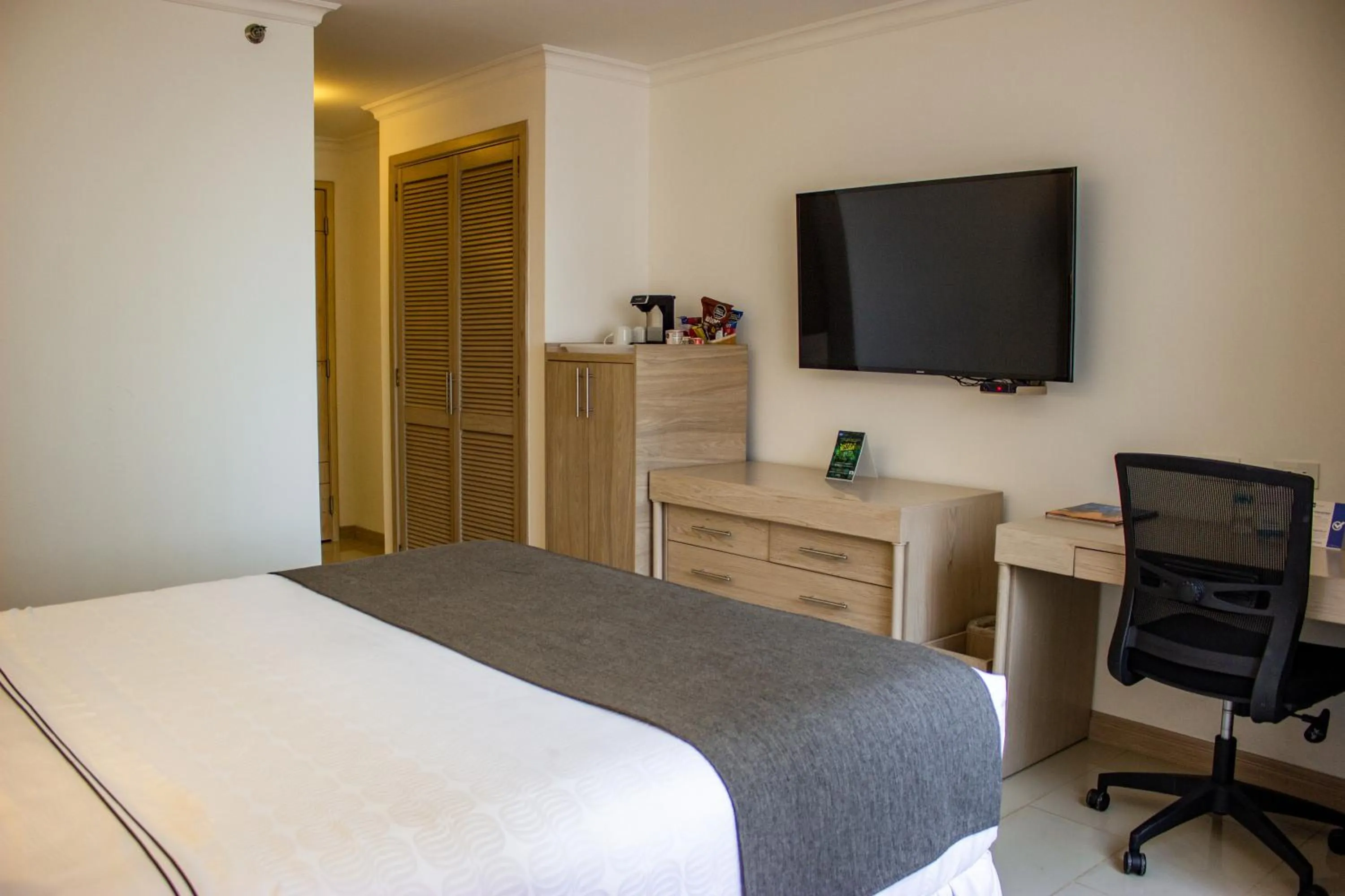 TV and multimedia, Bed in Sonesta Hotel Cali