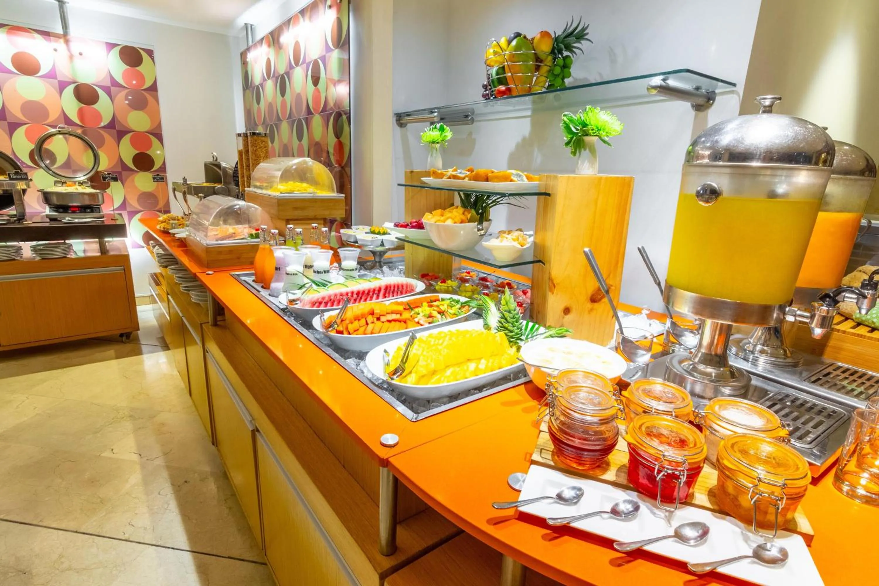 Restaurant/places to eat in Sonesta Hotel Cali