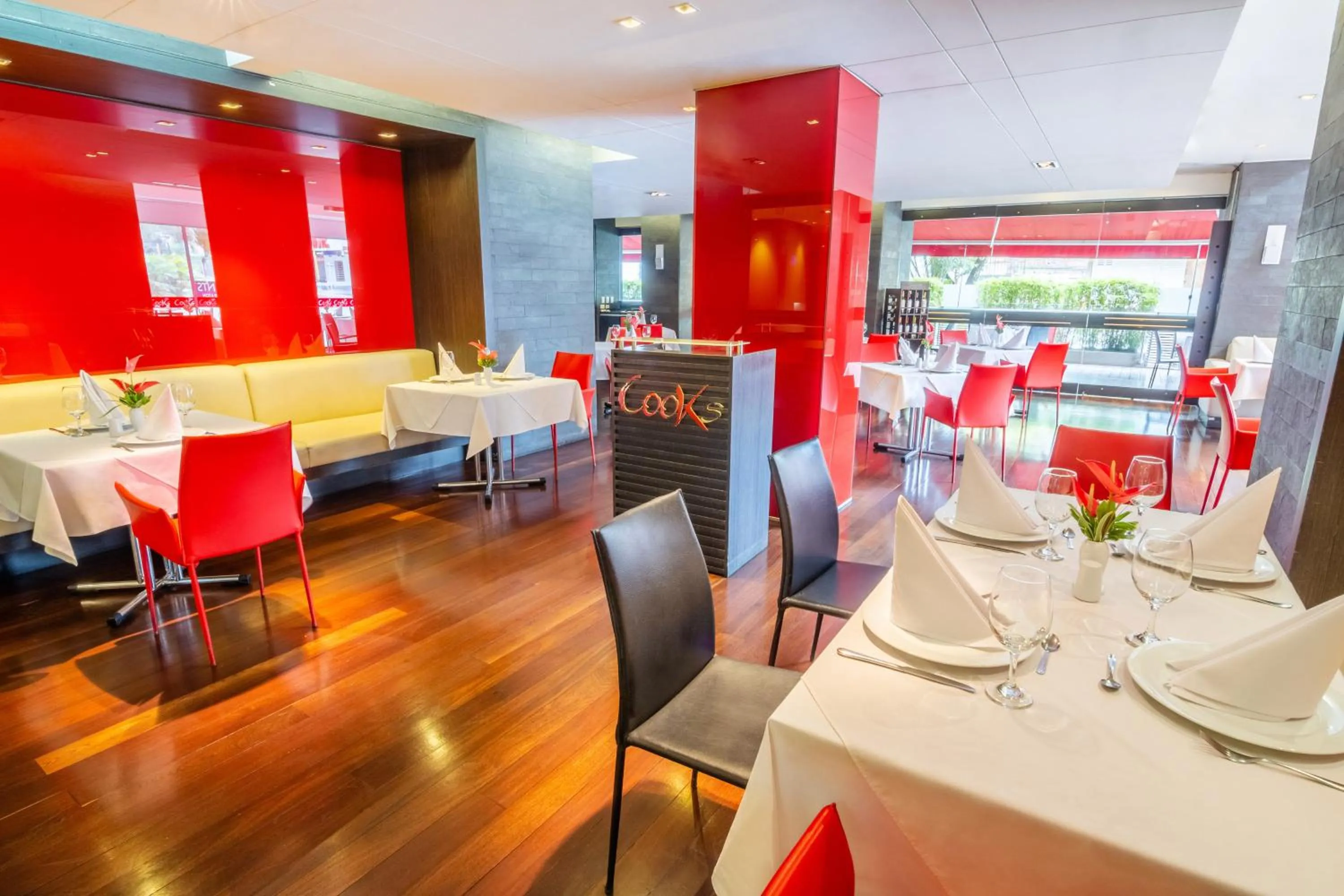 Restaurant/places to eat in Sonesta Hotel Cali