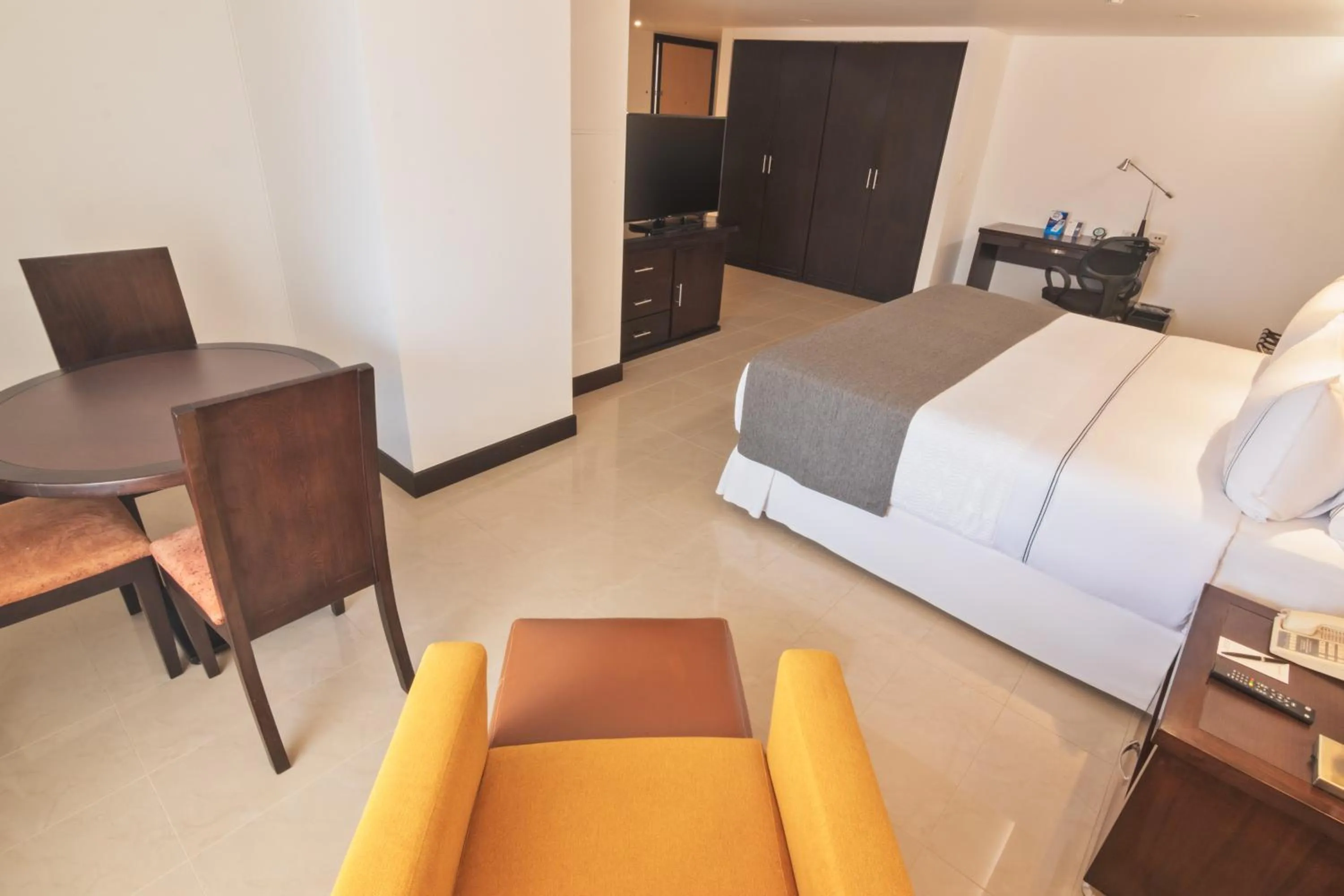 Photo of the whole room, Bed in Sonesta Hotel Cali