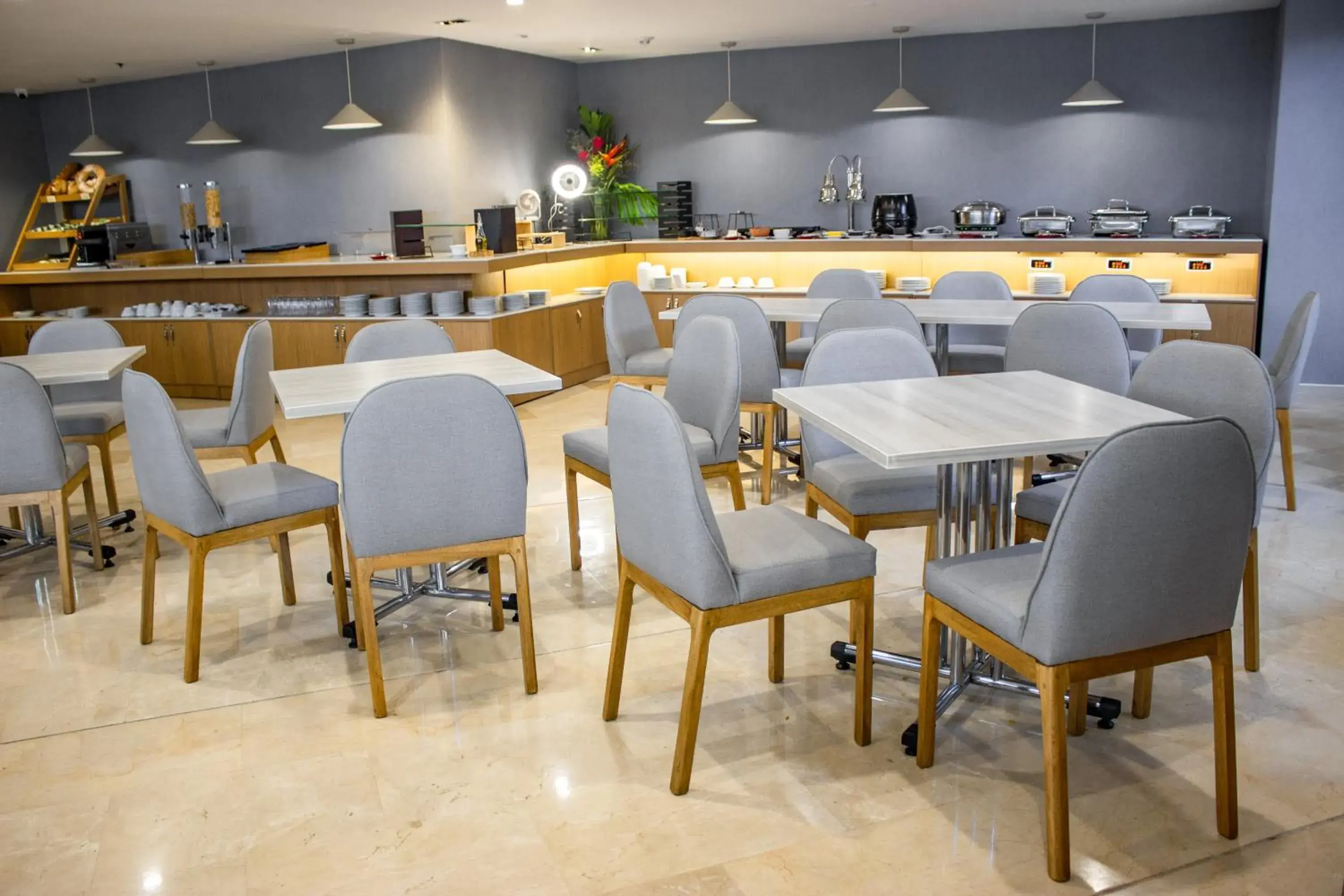 Restaurant/places to eat in Sonesta Hotel Cali Restaurant/places to eat in Sonesta Hotel Cali