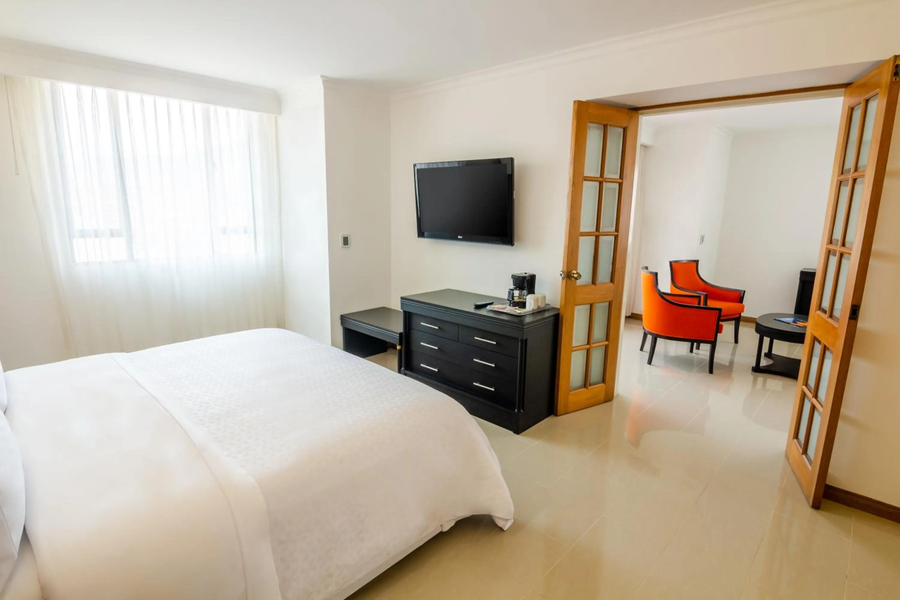 Photo of the whole room, Bed in Sonesta Hotel Cali