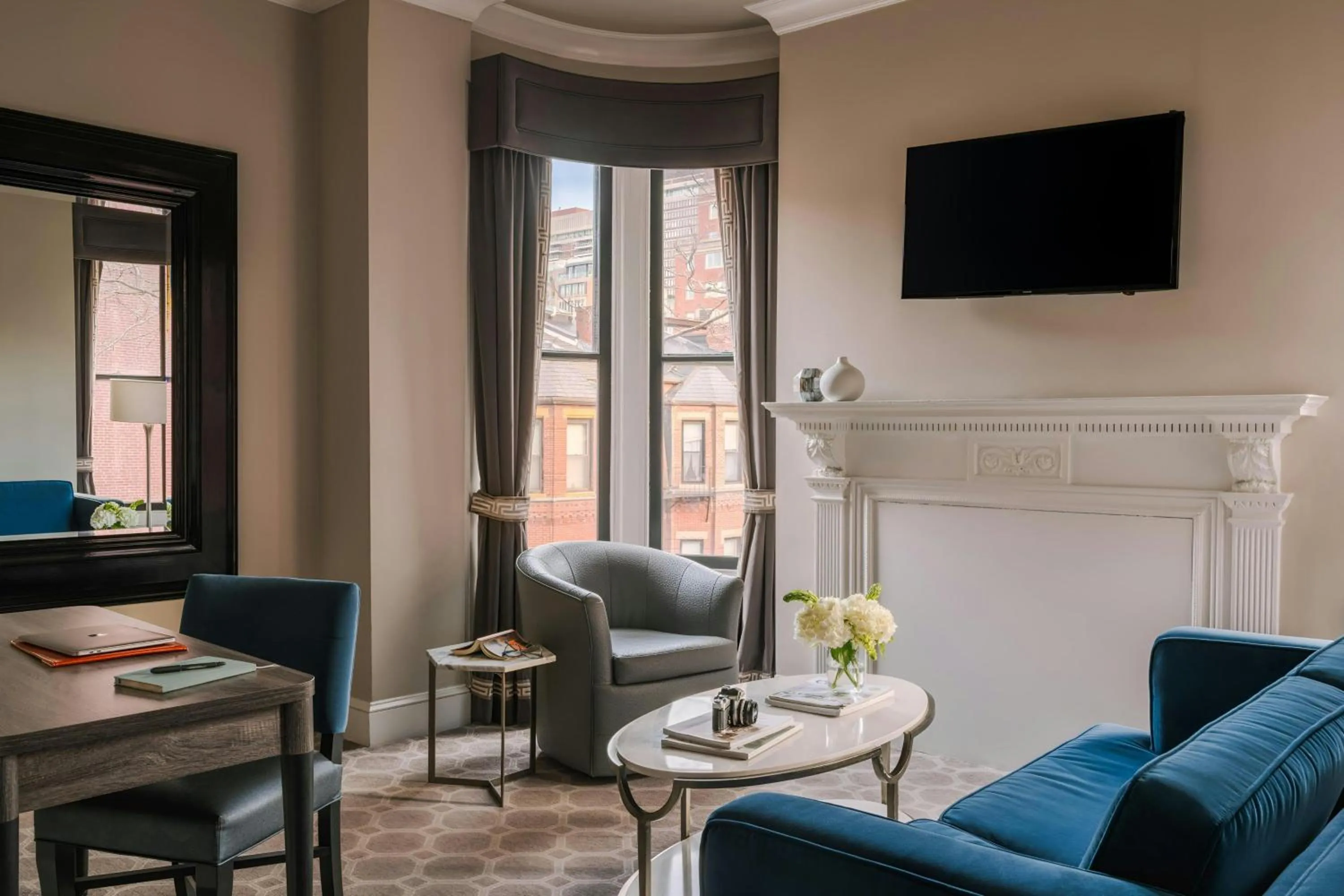 Living room in No. 284 Back Bay Hotel, Sonder by Marriott Bonvoy