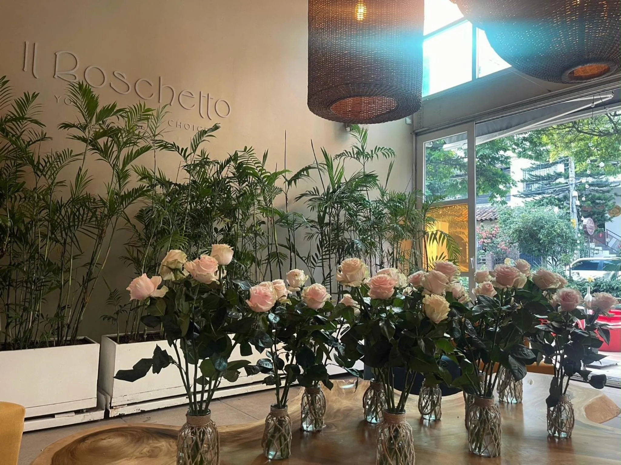 Restaurant/places to eat in Now Hotel Cali