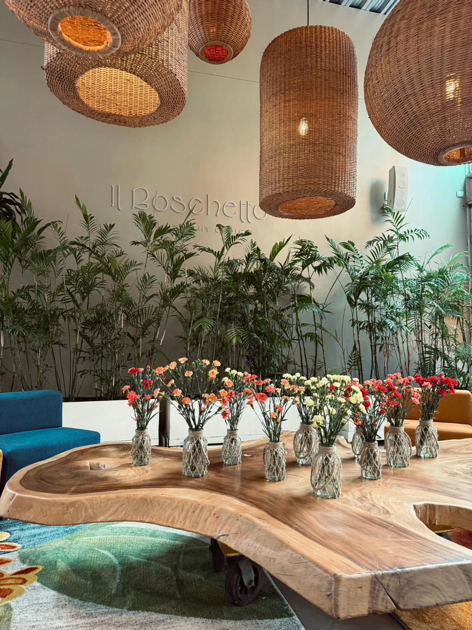 Restaurant/places to eat in Now Hotel Cali