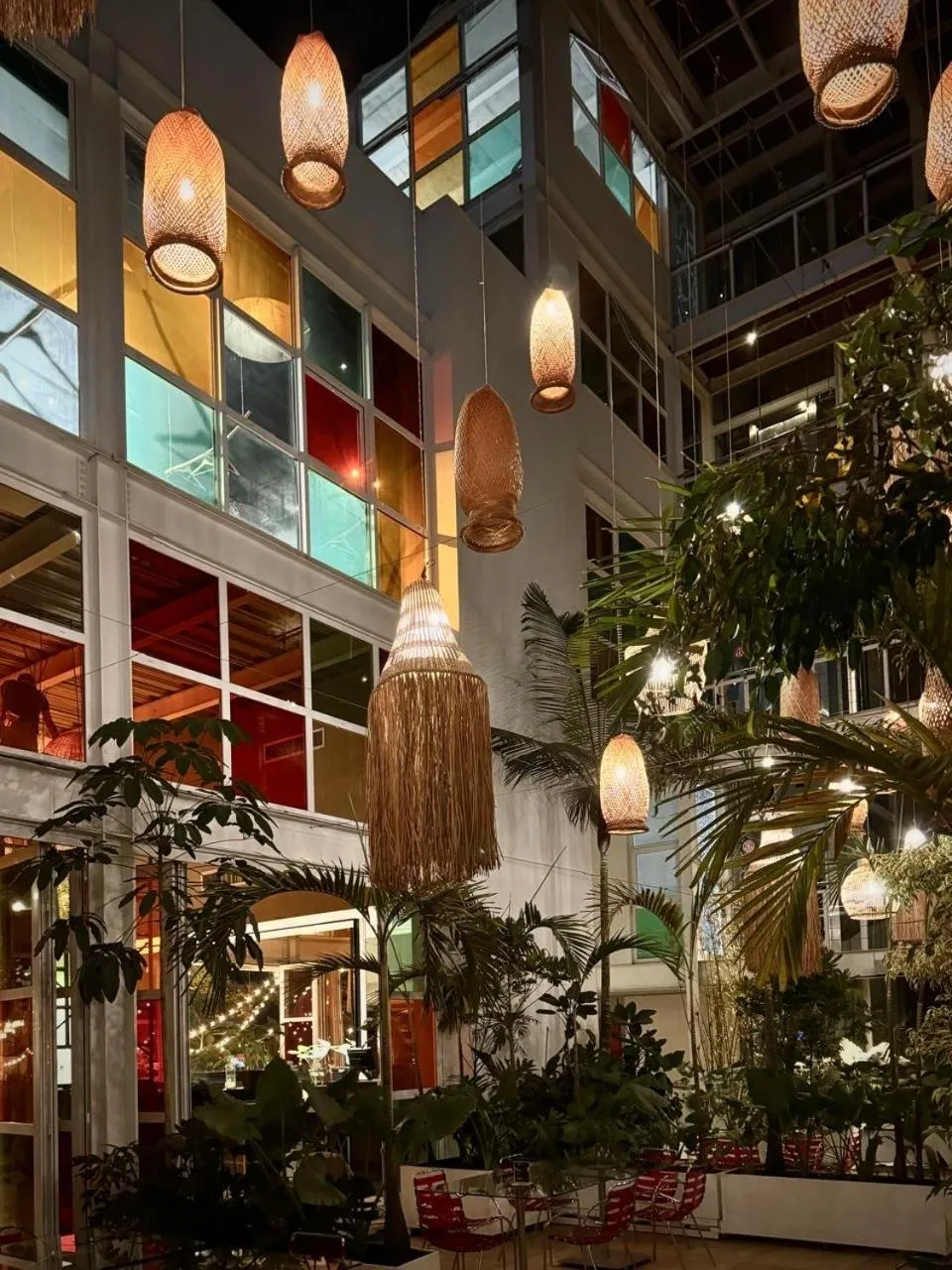 Restaurant/places to eat in Now Hotel Cali