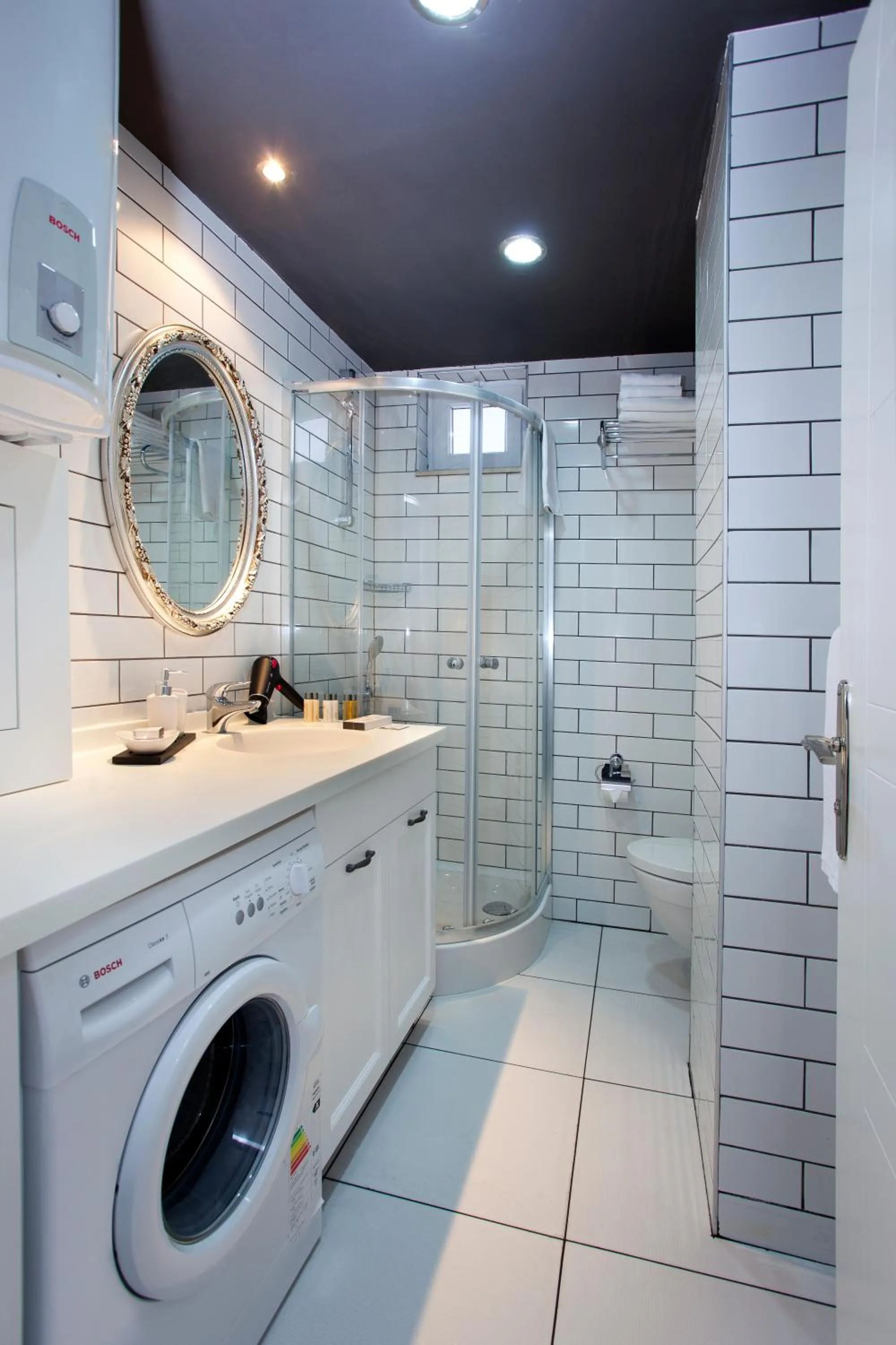 Shower in The Room Hotel & Apartments