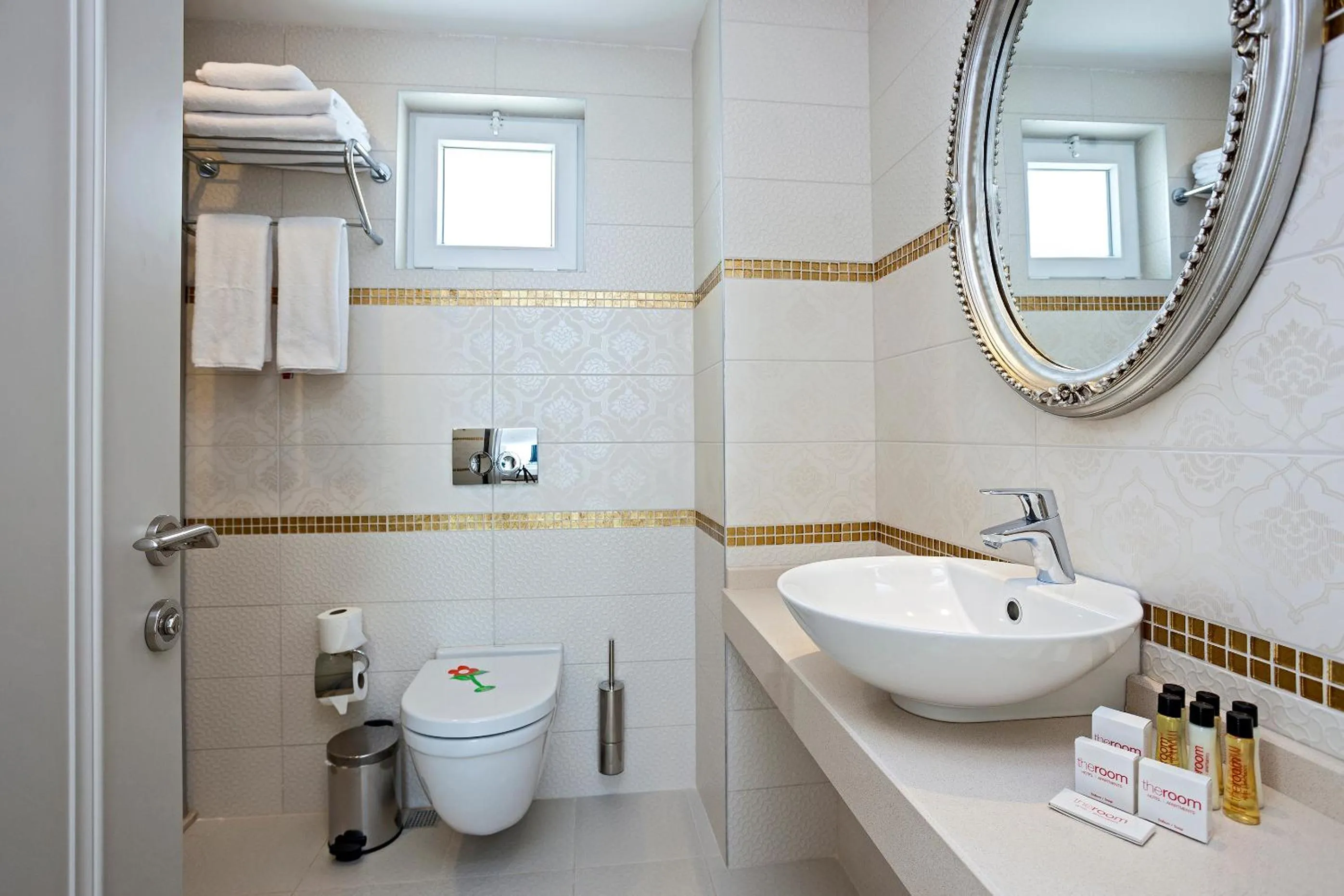 Toilet in The Room Hotel & Apartments