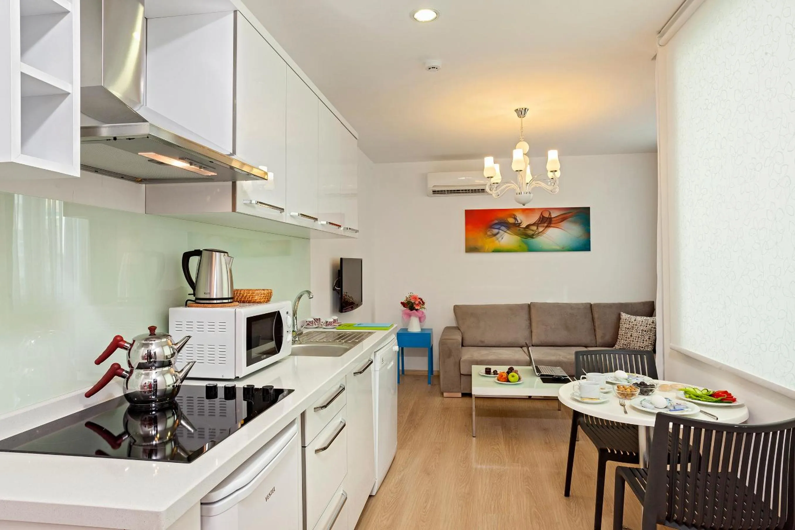 Coffee/tea facilities in The Room Hotel & Apartments