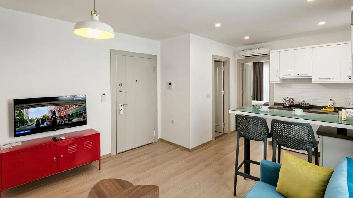 The Room Hotel & Apartments