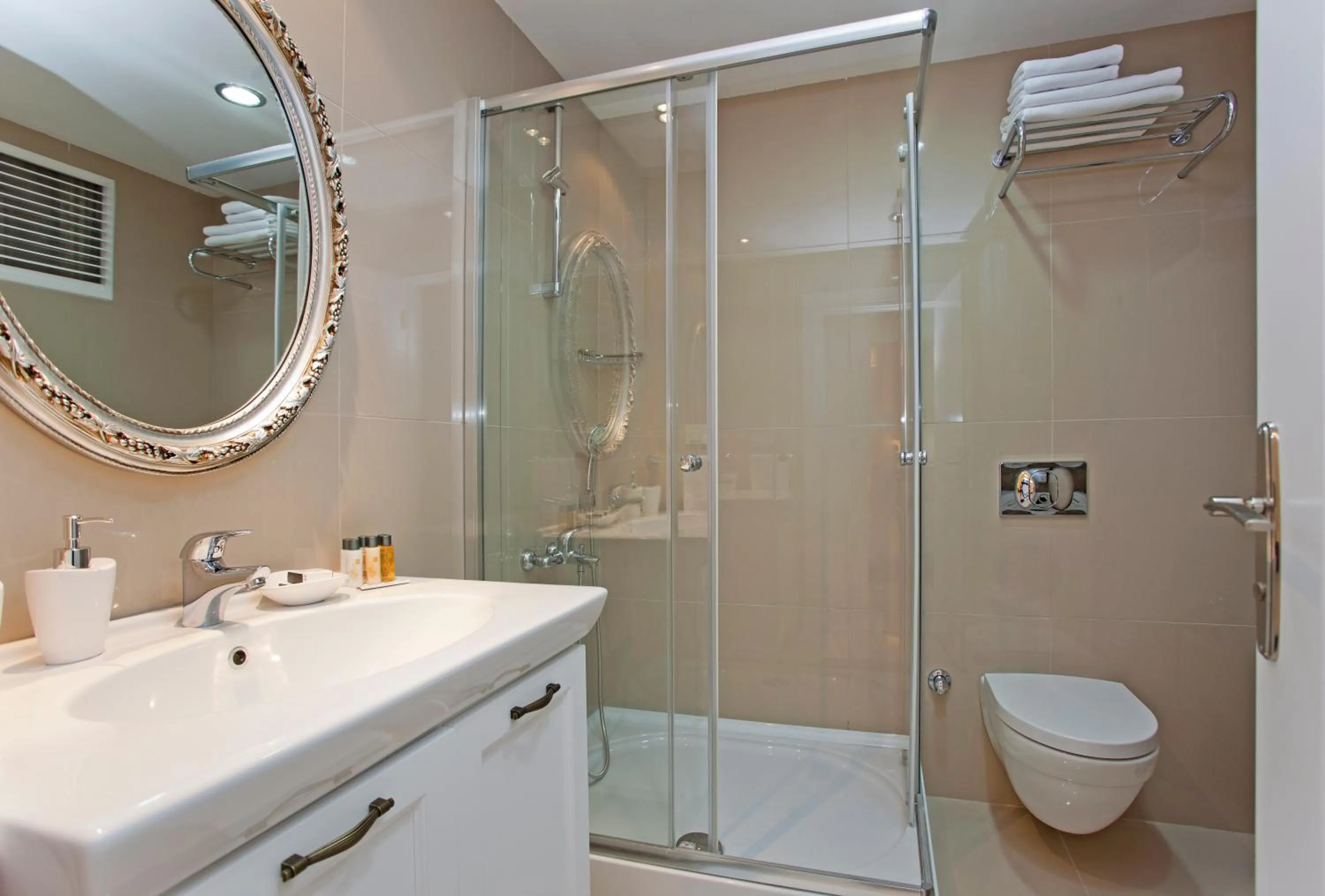 Toilet in The Room Hotel & Apartments