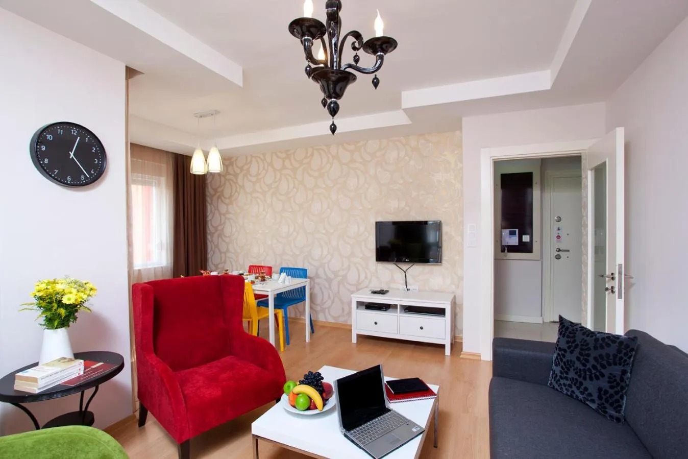 The Room Hotel & Apartments