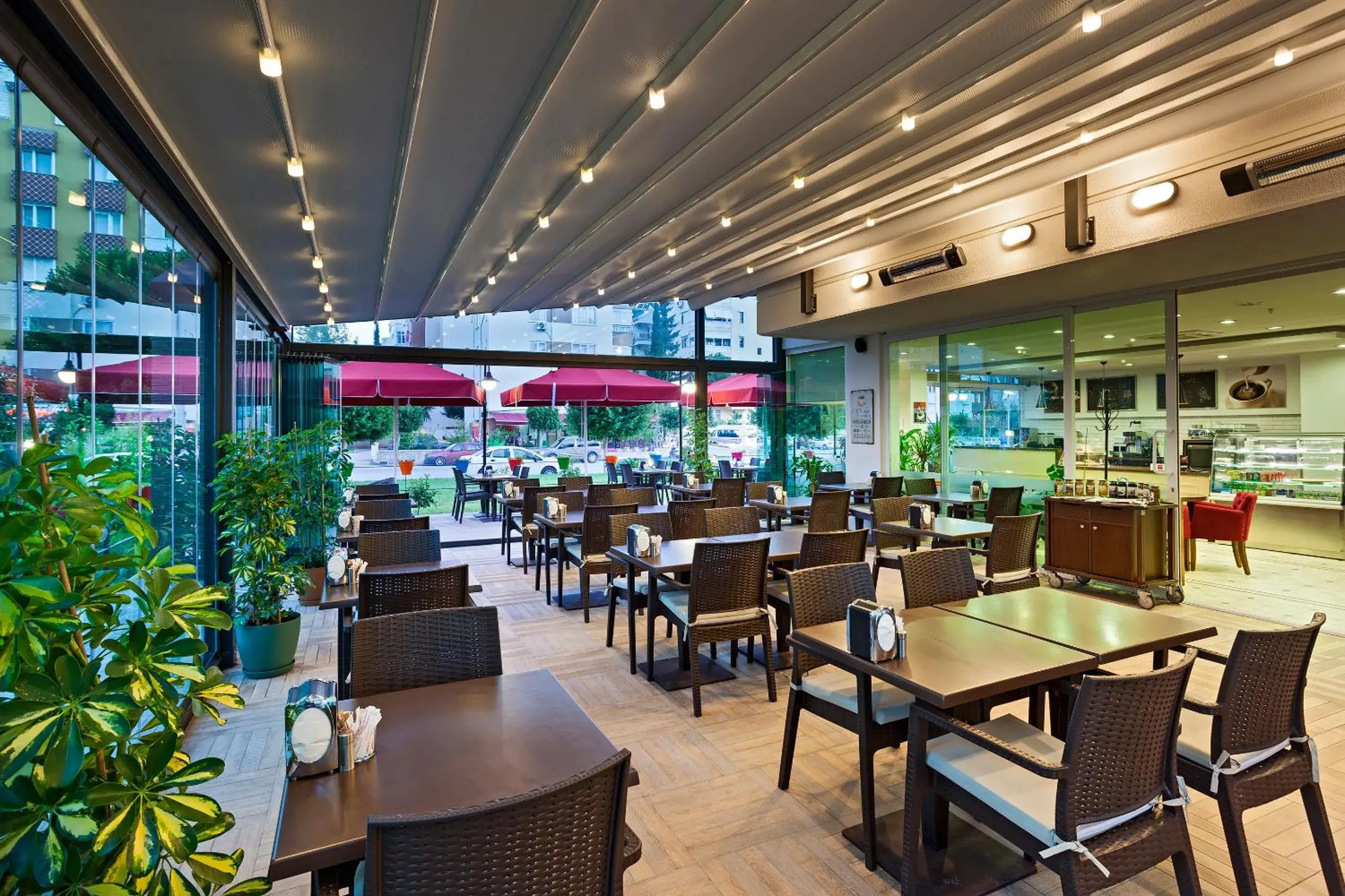 Restaurant/places to eat in The Room Hotel & Apartments Restaurant/places to eat in The Room Hotel & Apartments