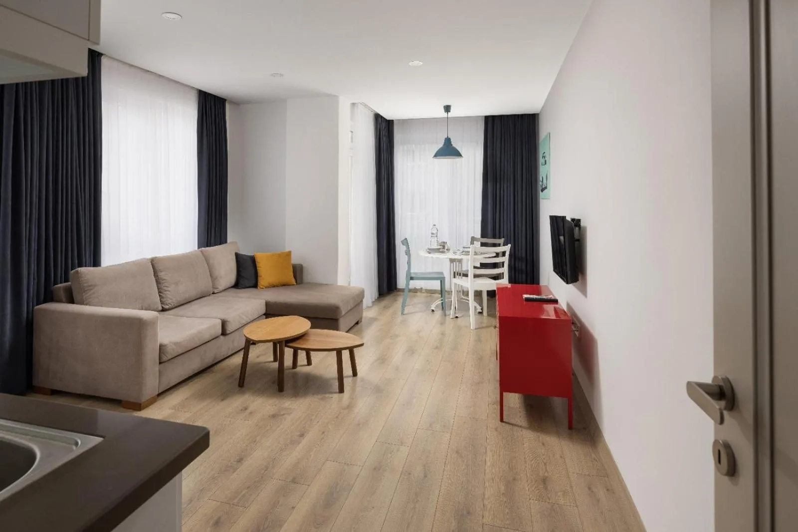 The Room Hotel & Apartments