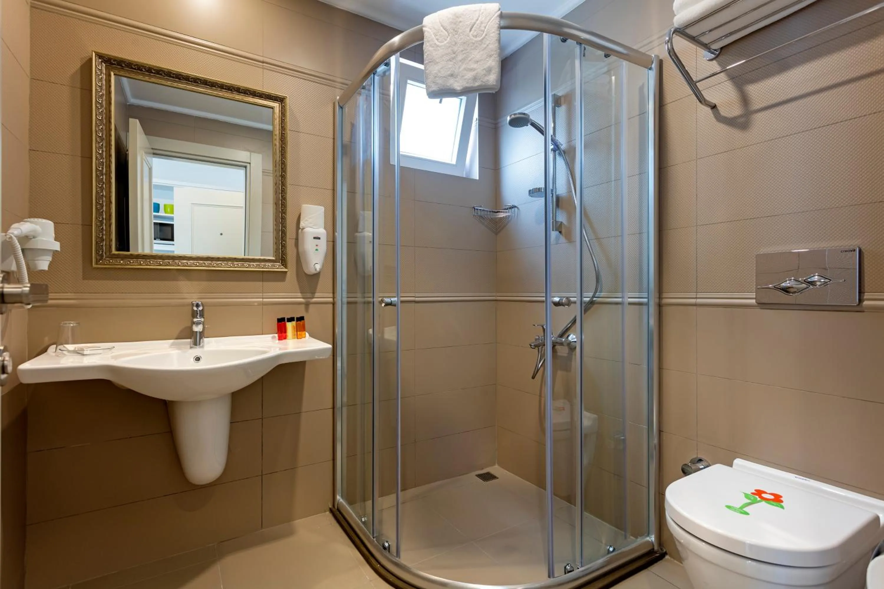 The Room Hotel & Apartments