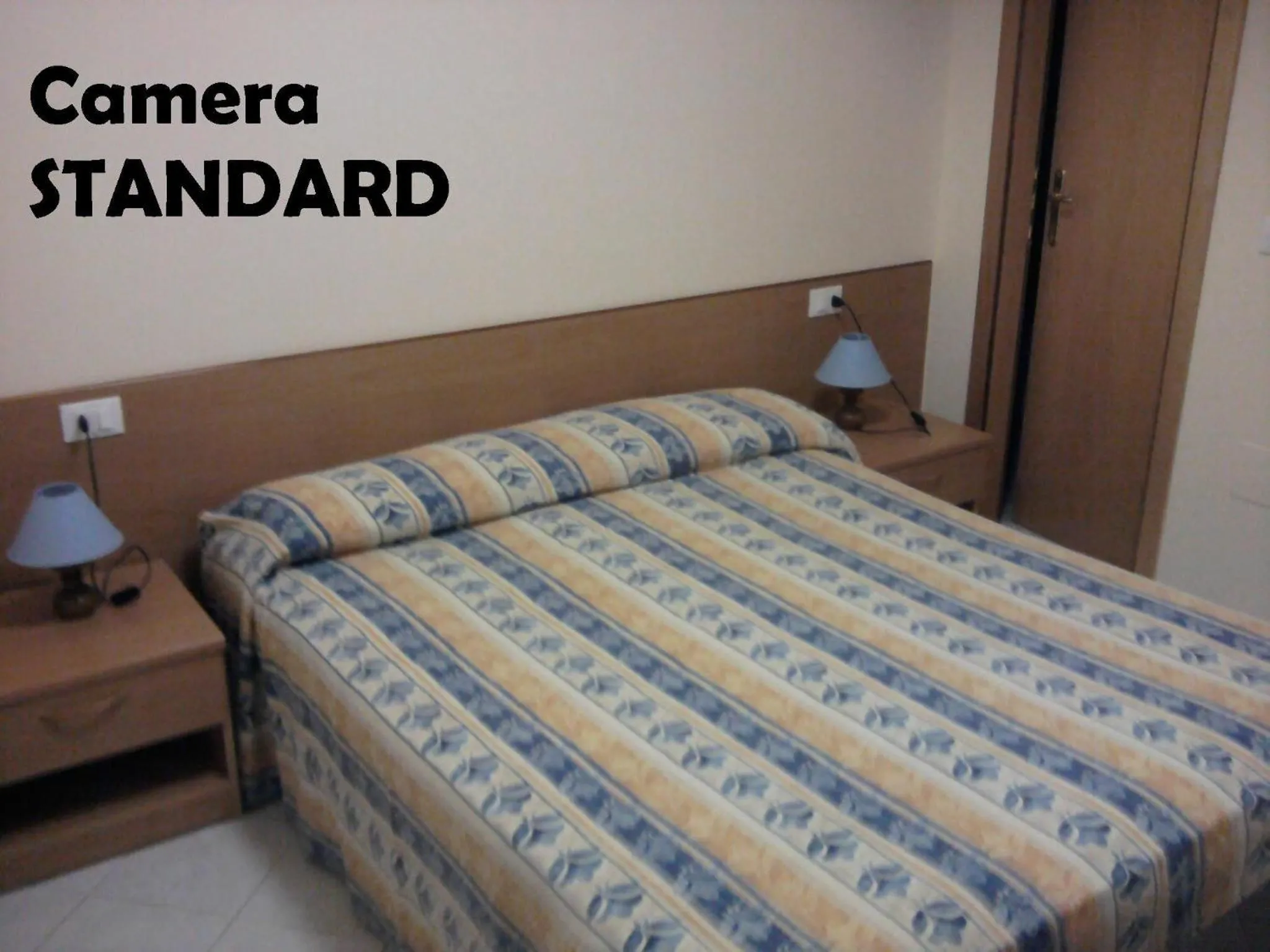 Bed in Hotel Flora