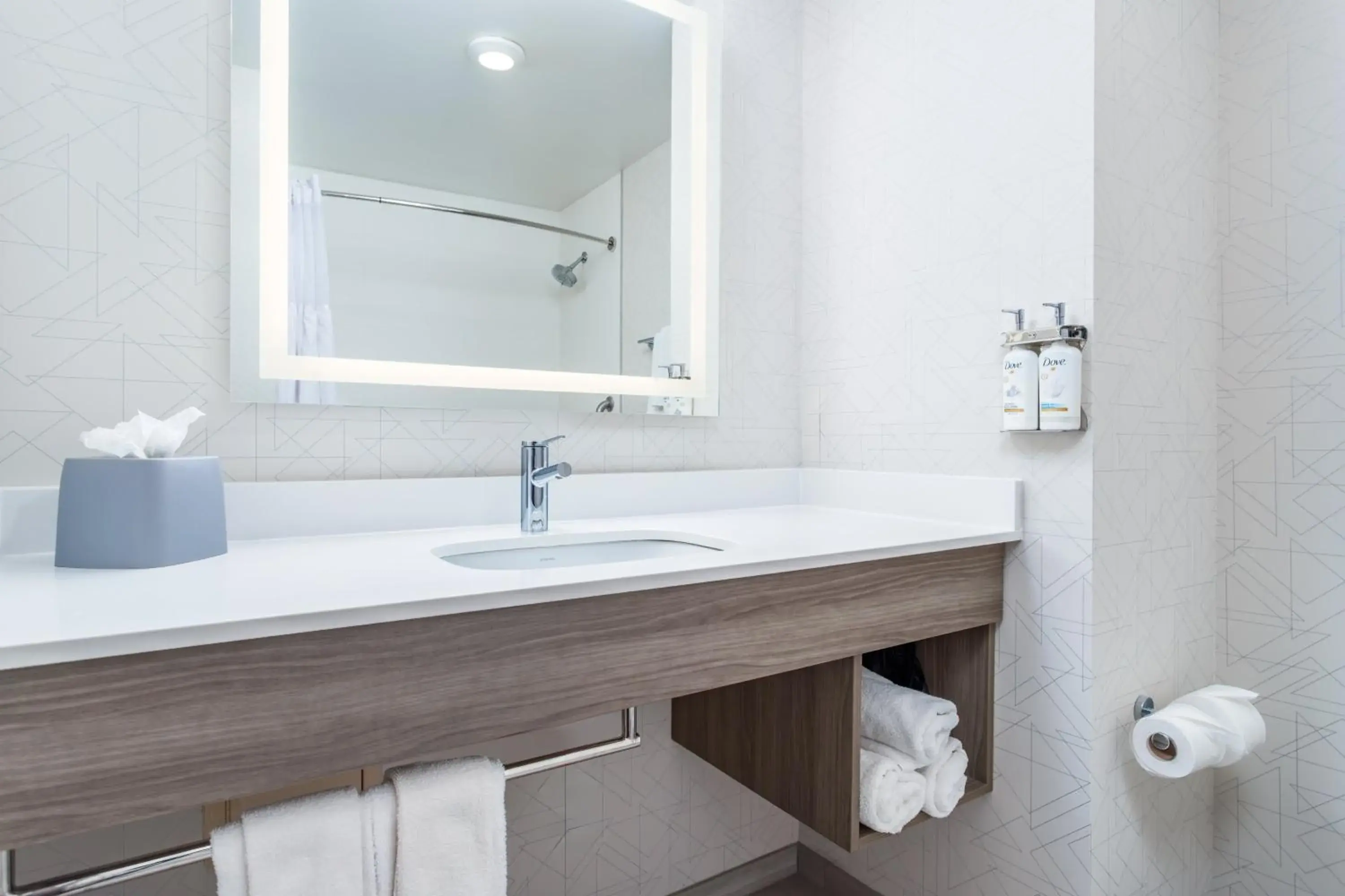 Queen Suite with Two Queen Beds and Sofa Bed in Holiday Inn Express Hotel Twin Falls by IHG Queen Suite with Two Queen Beds and Sofa Bed in Holiday Inn Express Hotel Twin Falls by IHG