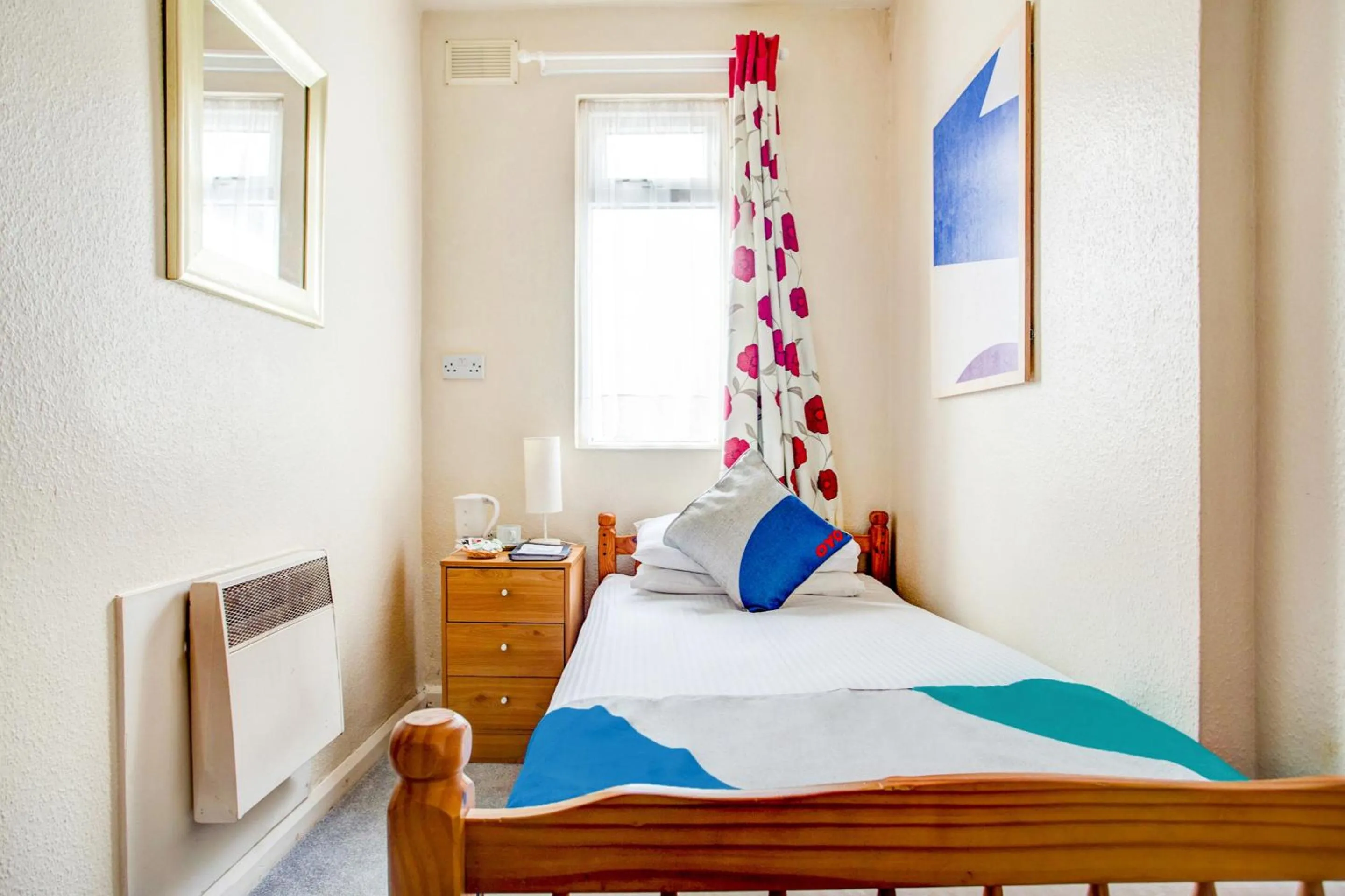 Bedroom in OYO Godolphin Arms Hotel