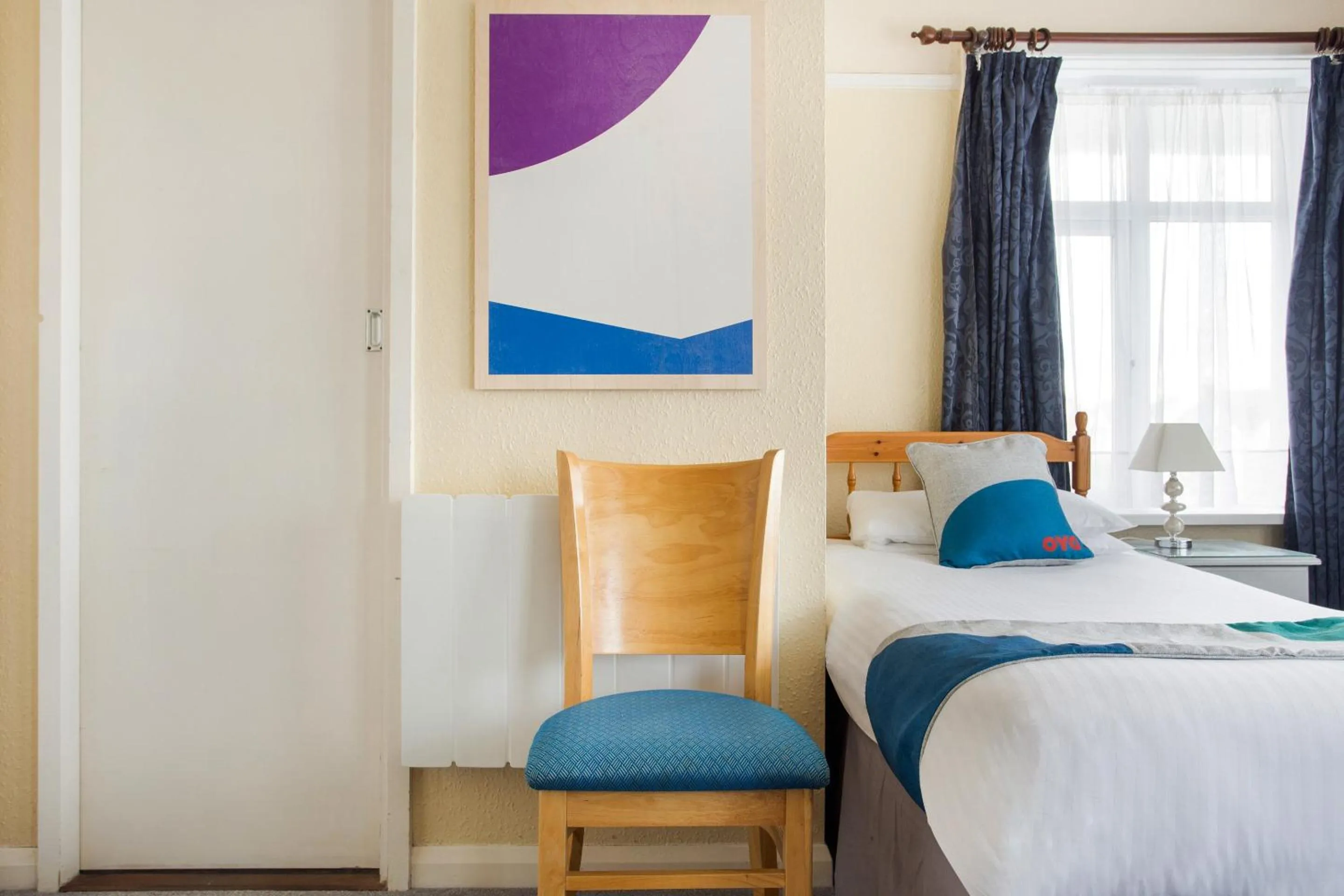 Bedroom in OYO Godolphin Arms Hotel