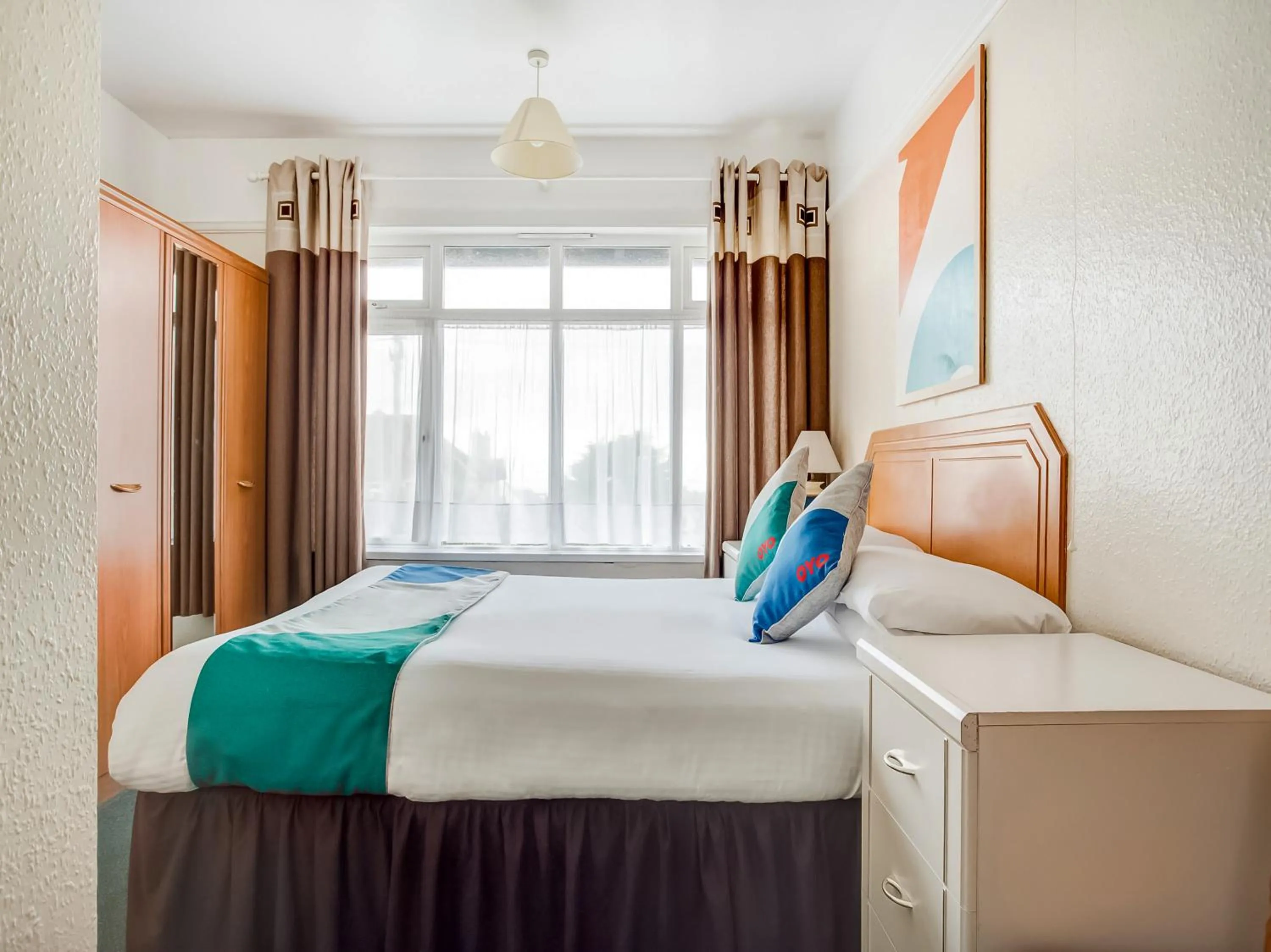 Deluxe Double Room in OYO Godolphin Arms Hotel