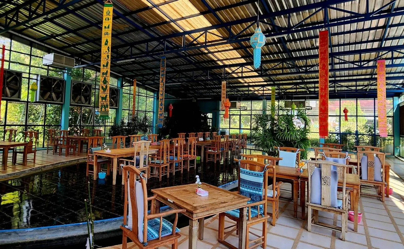 Restaurant/places to eat in Rimtharnn Homestay Maewin