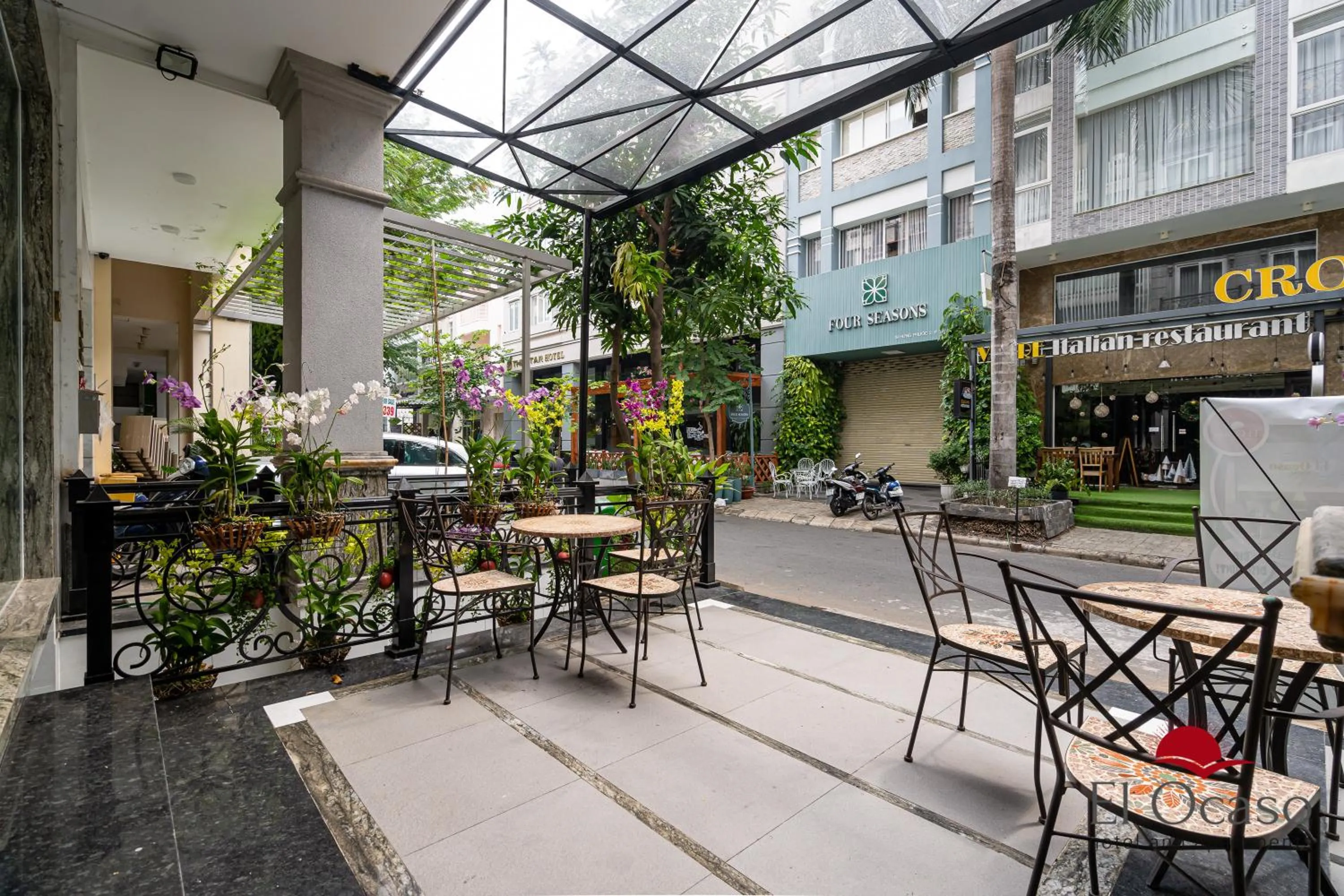 Patio in El Ocaso Hotel and Apartments