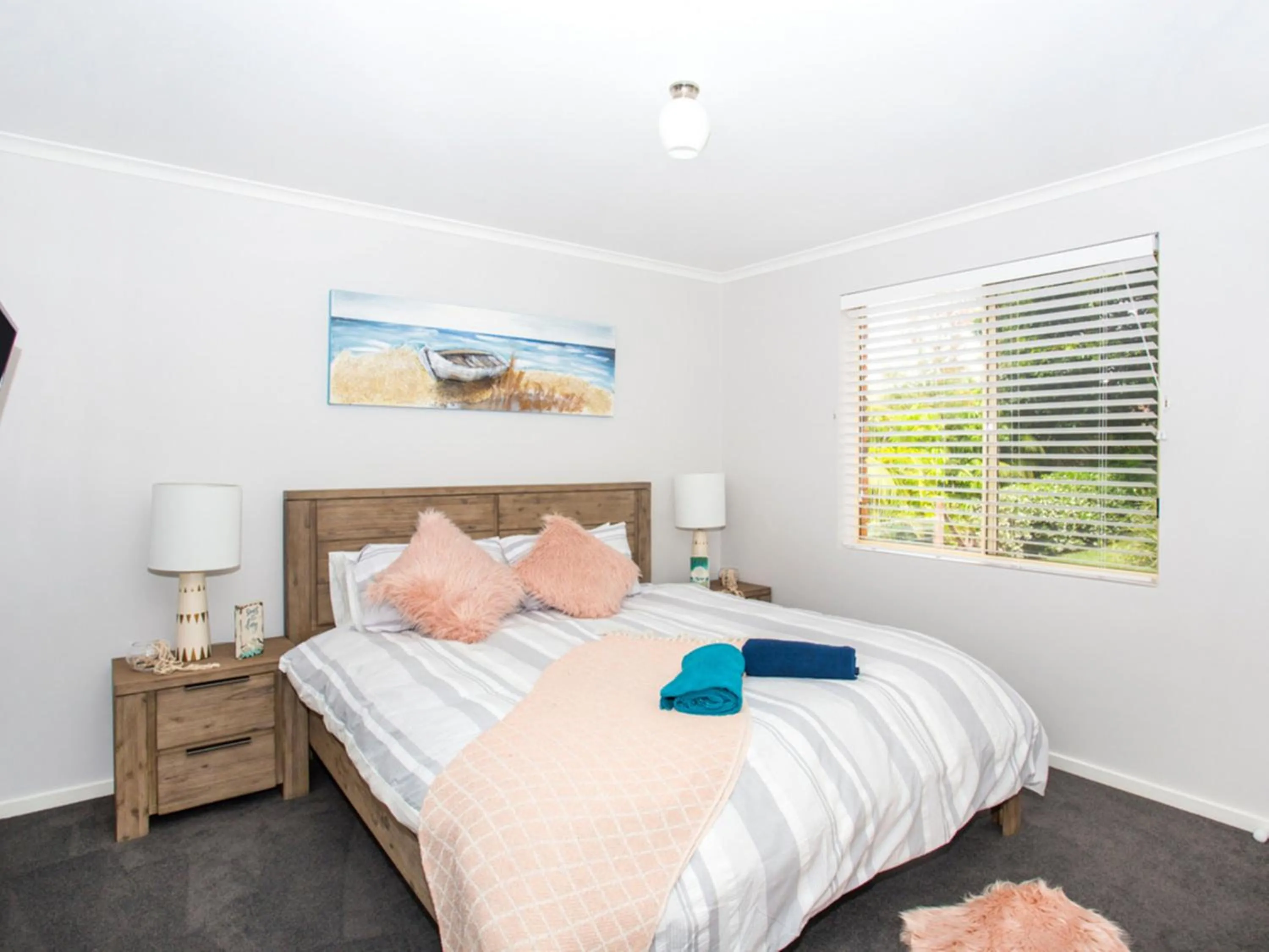 Bed in Fairway Haven Getaway