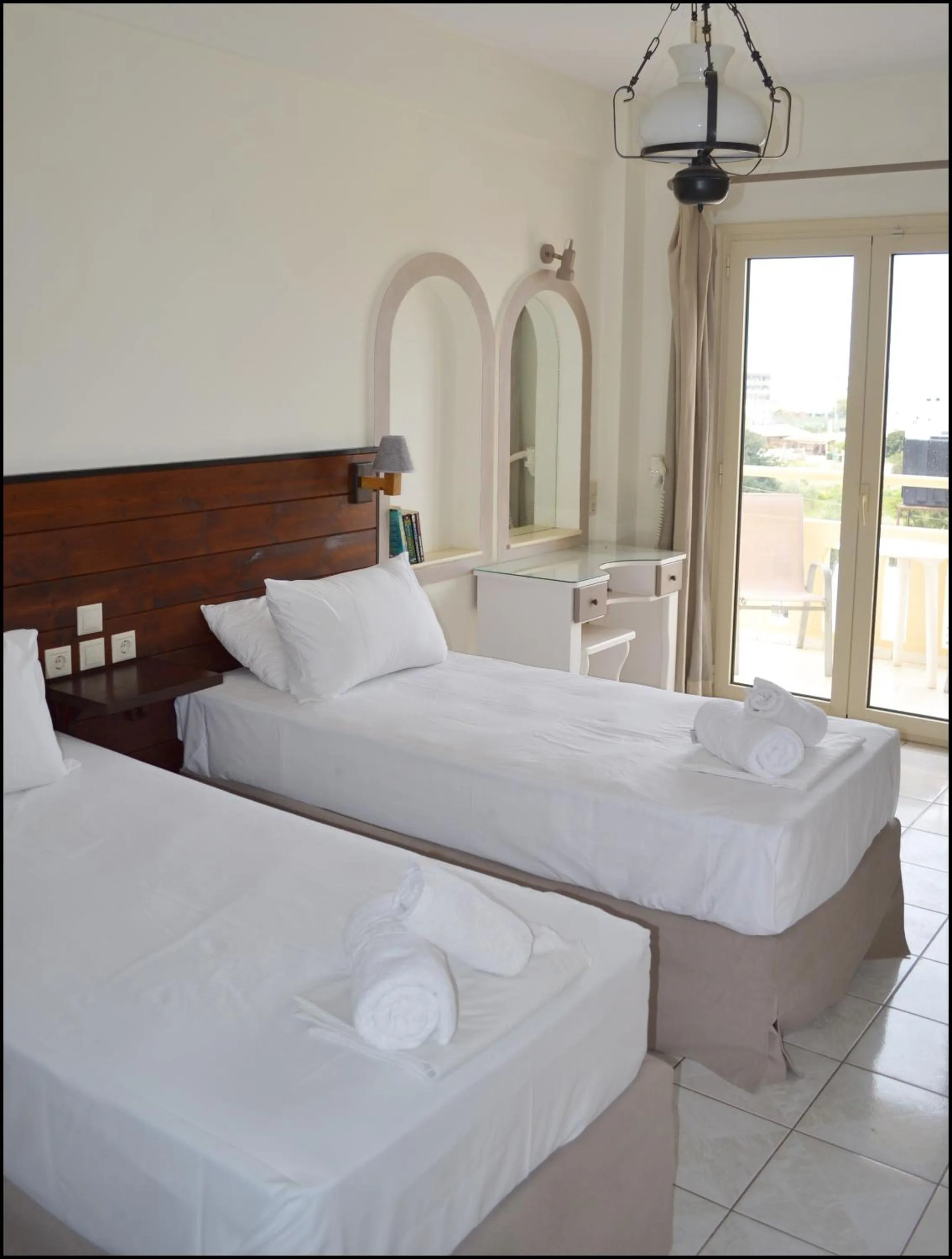 Property building, Bed in La Luna Apartments