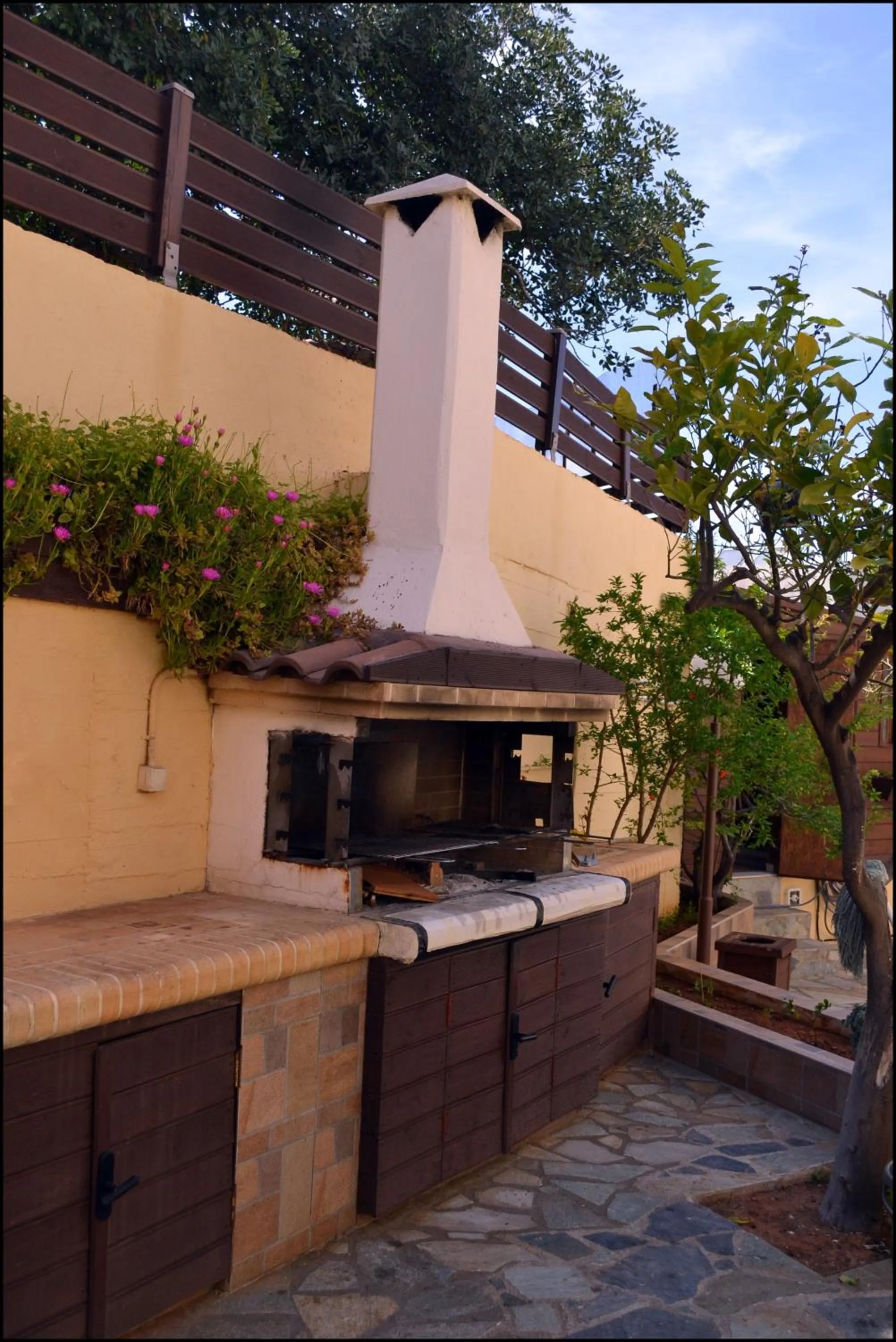 Restaurant/places to eat in La Luna Apartments