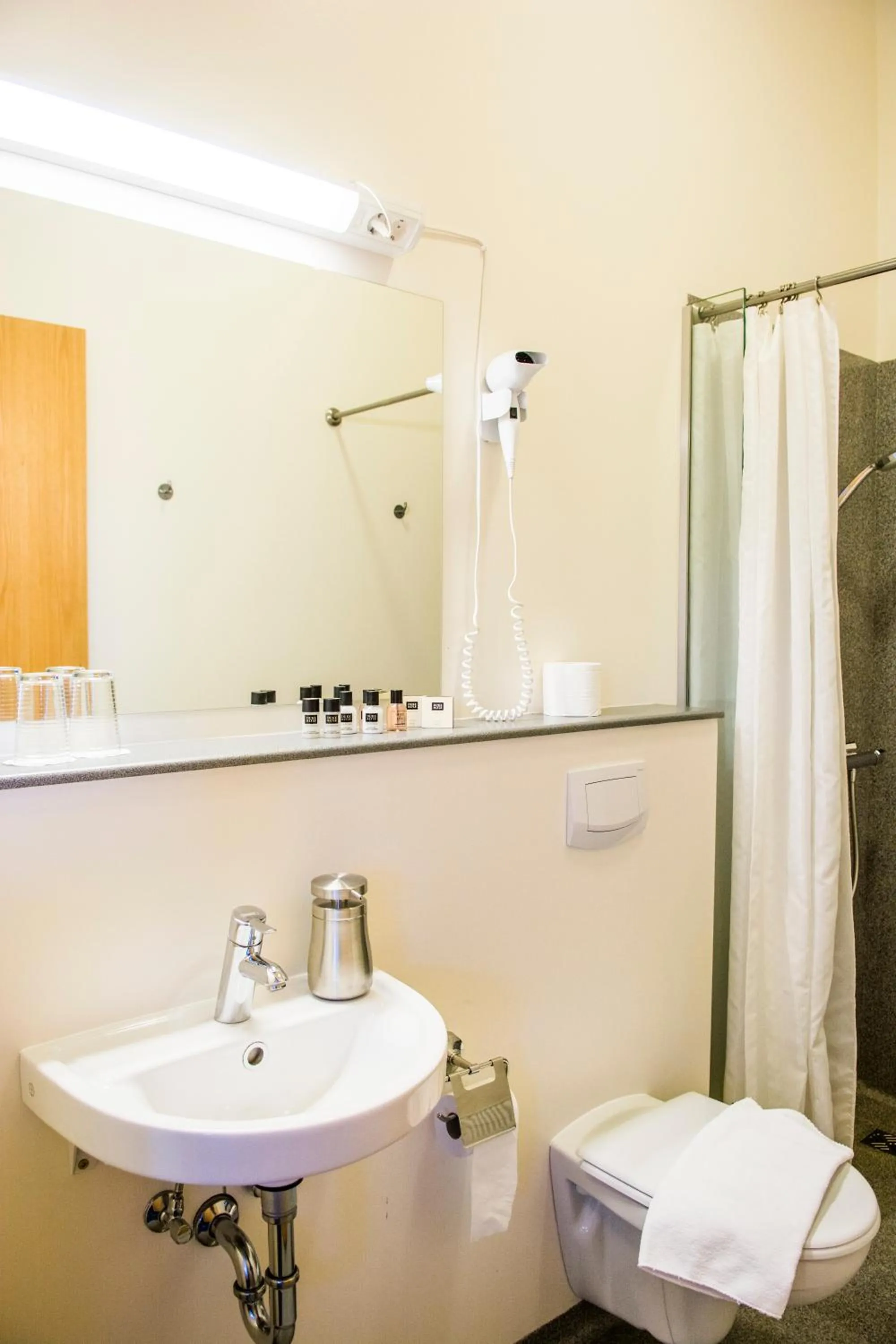 Shower in Höfn Inn Guesthouse