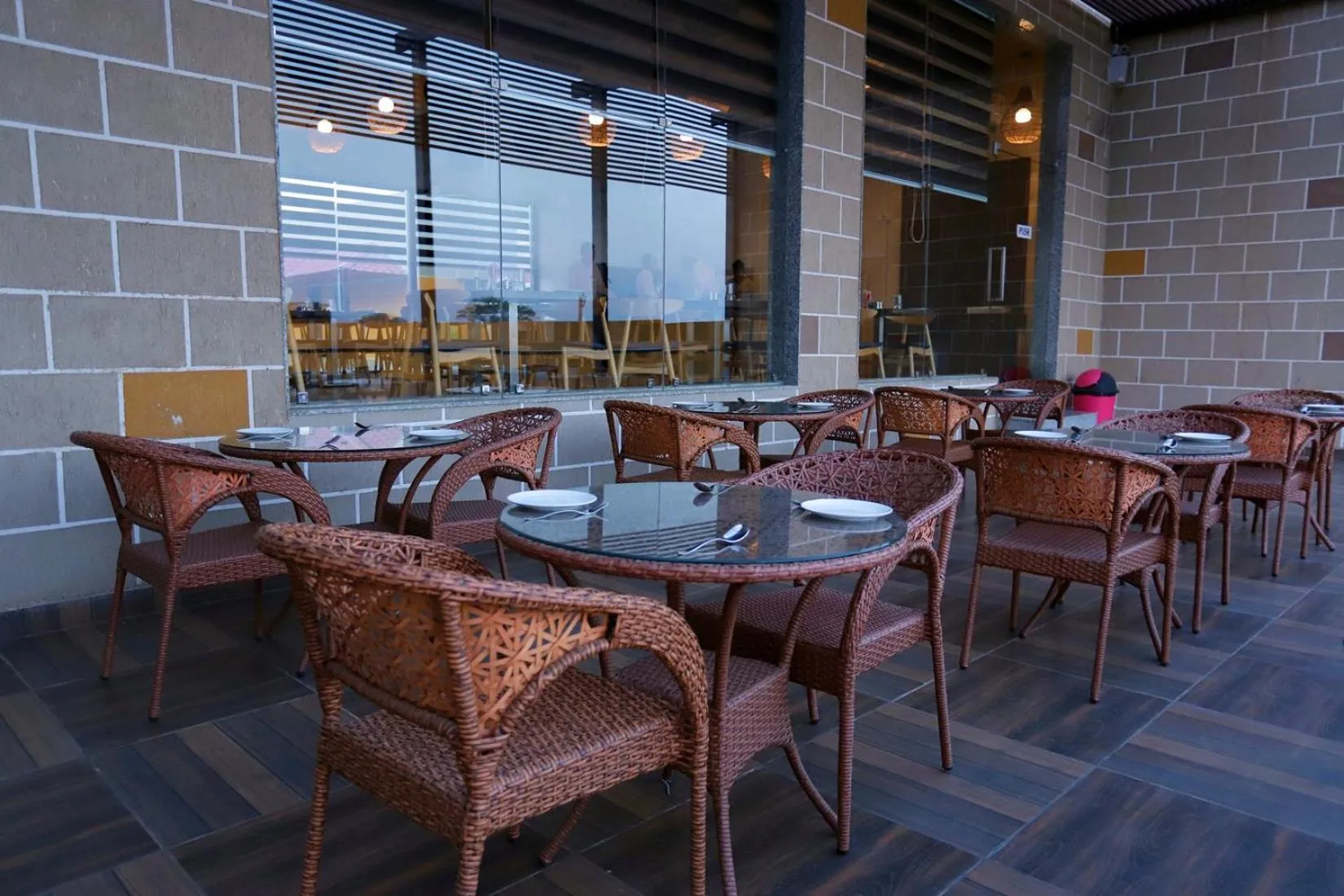 Restaurant/places to eat in Lion Park Hotel & Resorts