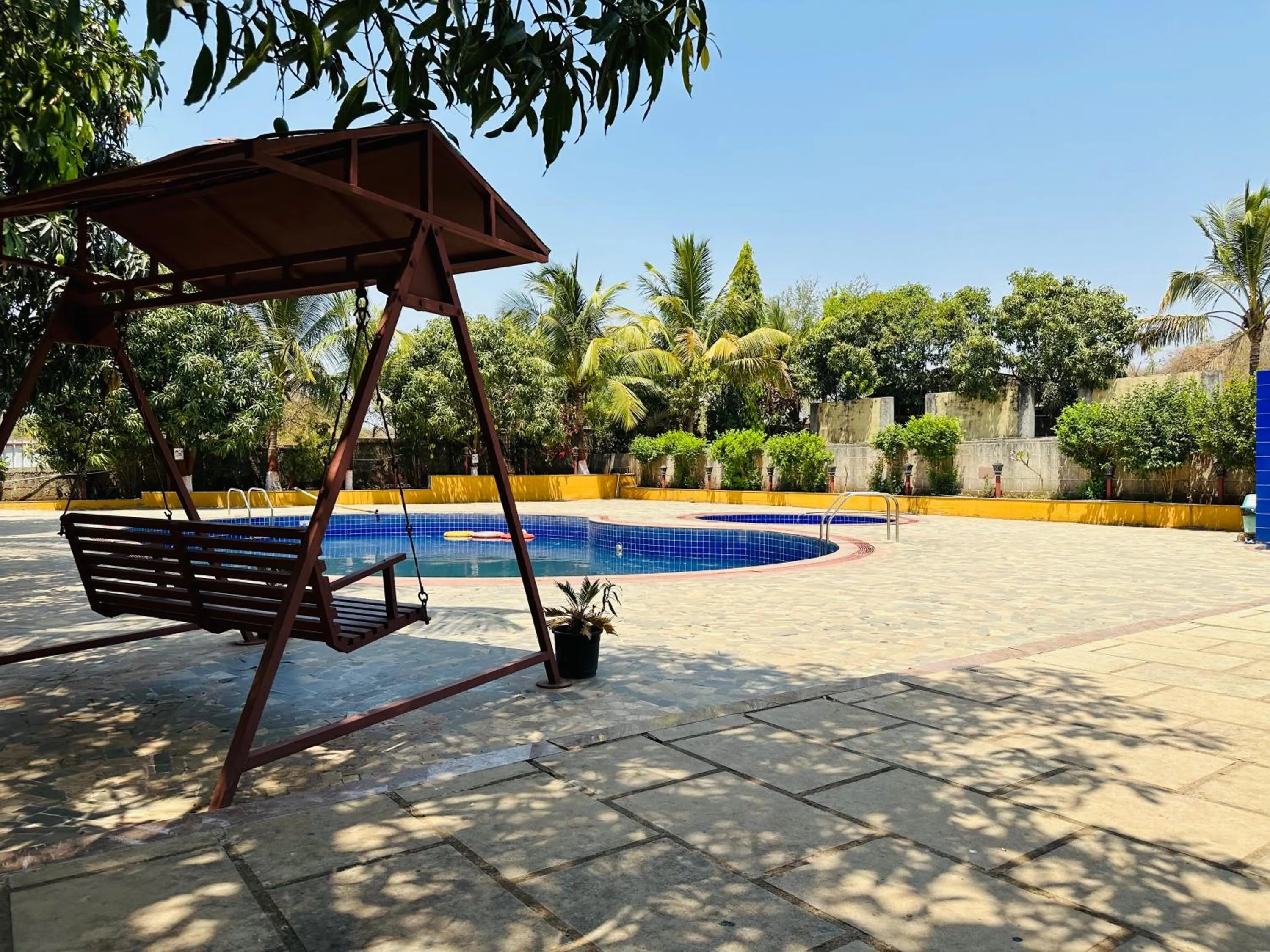 Swimming pool in Lion Park Hotel & Resorts
