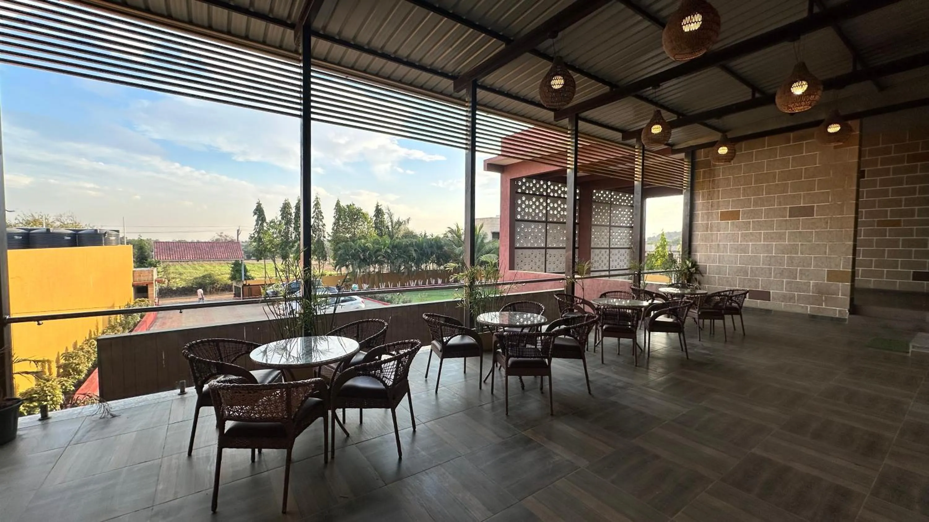 Restaurant/places to eat in Lion Park Hotel & Resorts