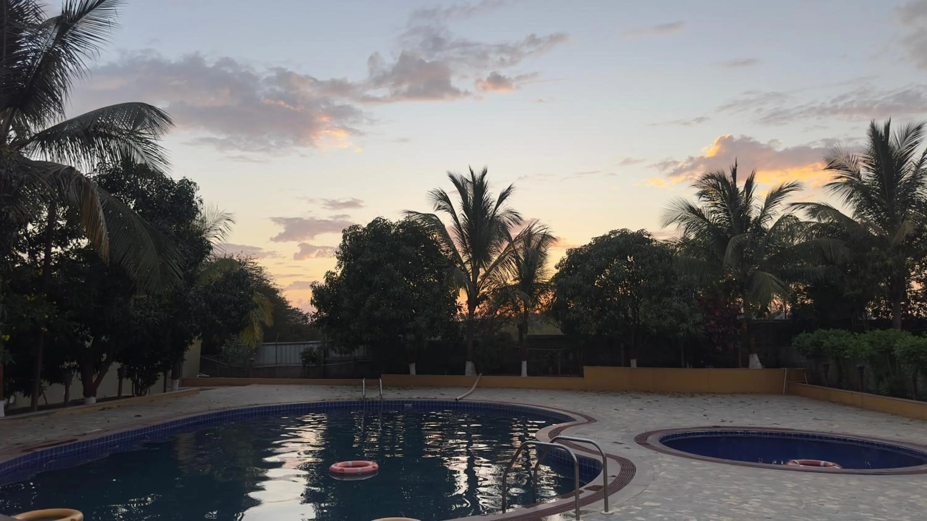 Swimming pool in Lion Park Hotel & Resorts